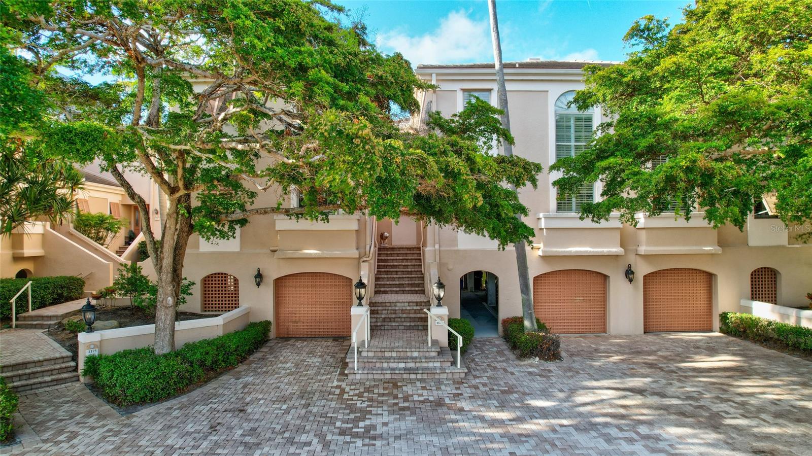 1185 COQUILLE ST #305