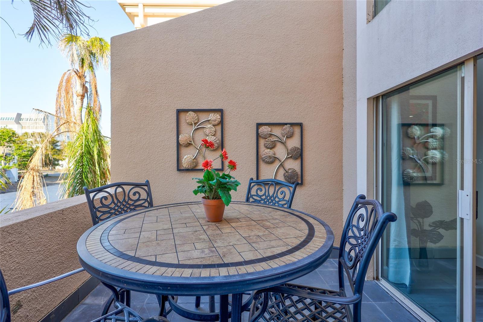 1185 COQUILLE ST #305