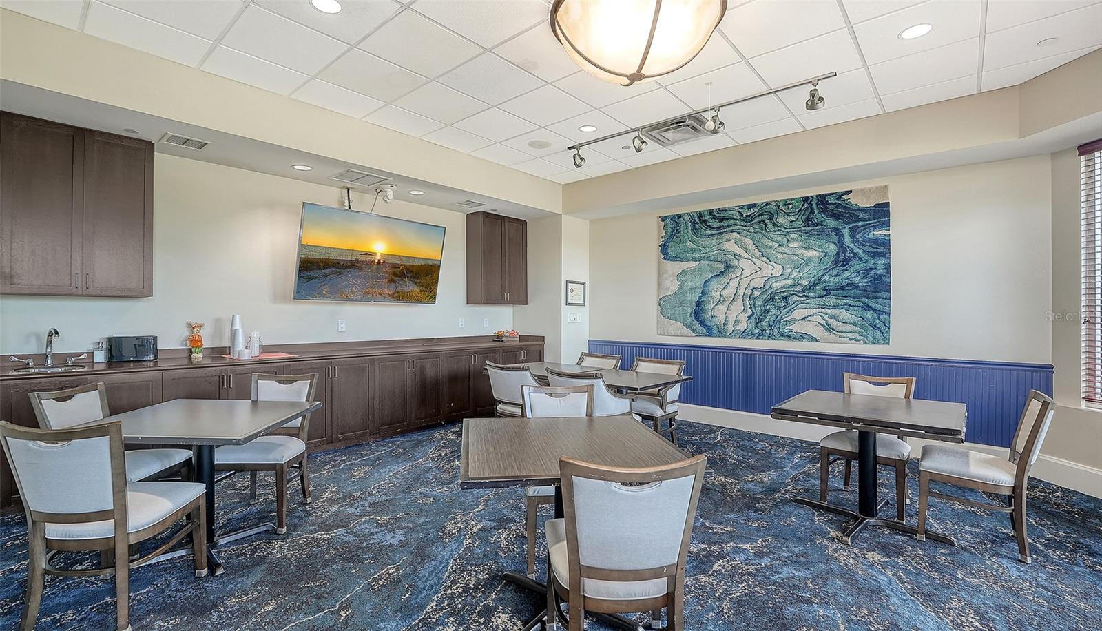 9447 FOREST HILLS CIR