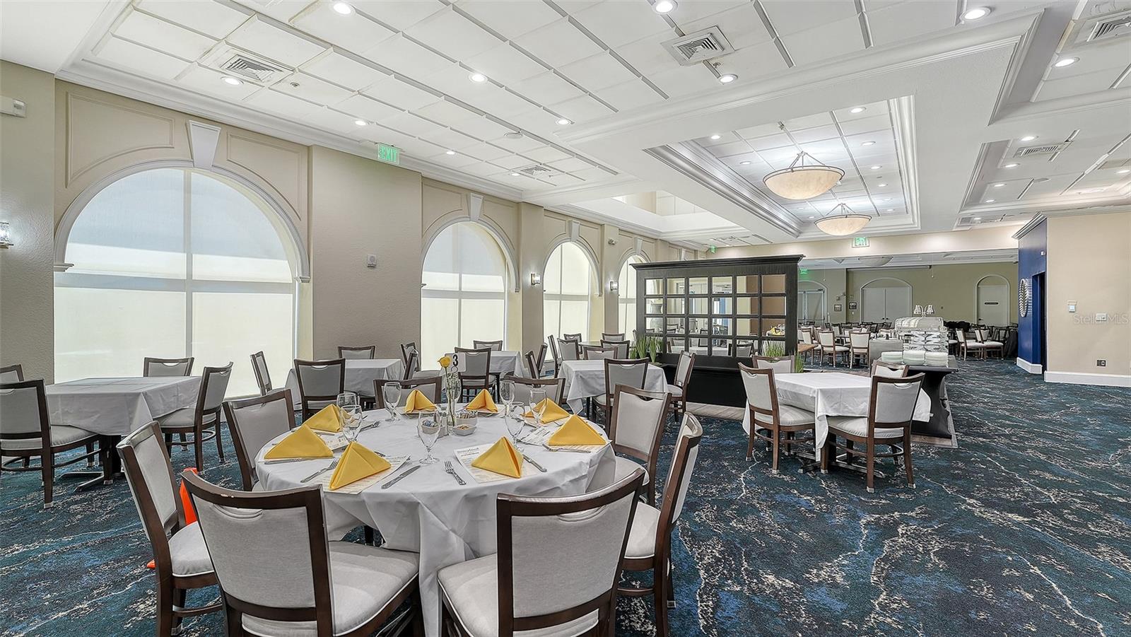 9447 FOREST HILLS CIR