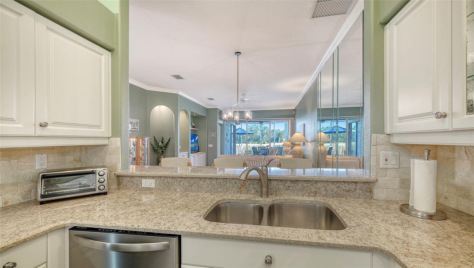 9447 FOREST HILLS CIR