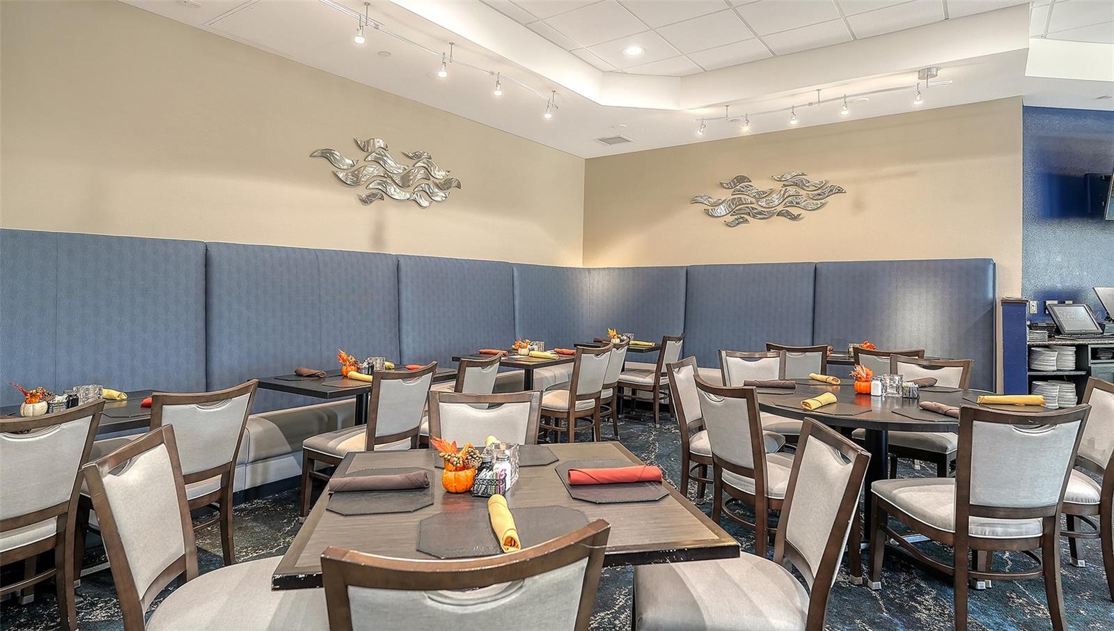 9447 FOREST HILLS CIR