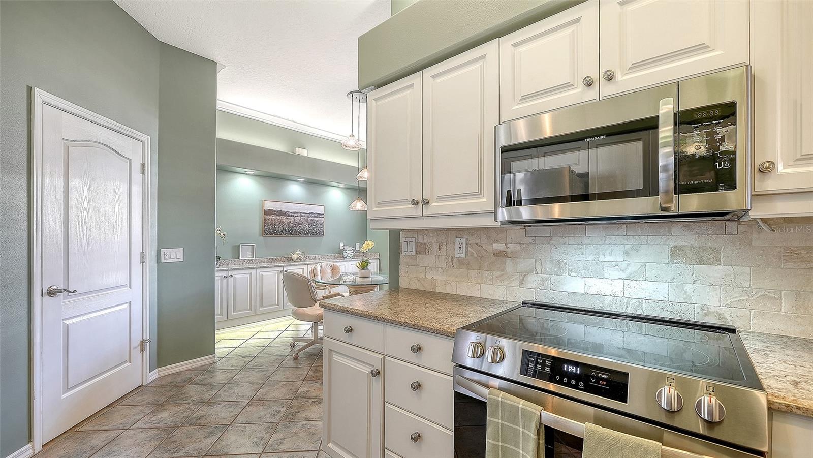 9447 FOREST HILLS CIR