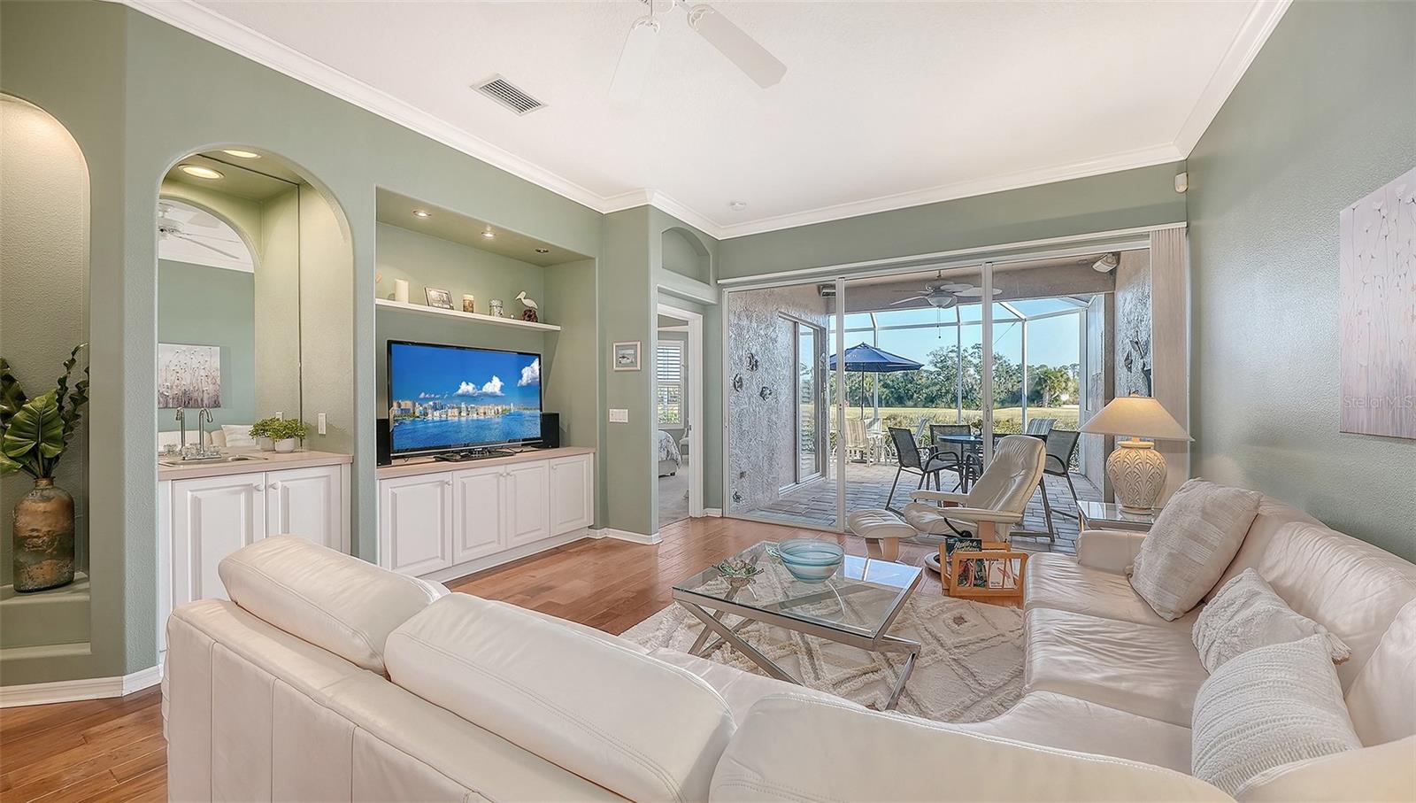 9447 FOREST HILLS CIR