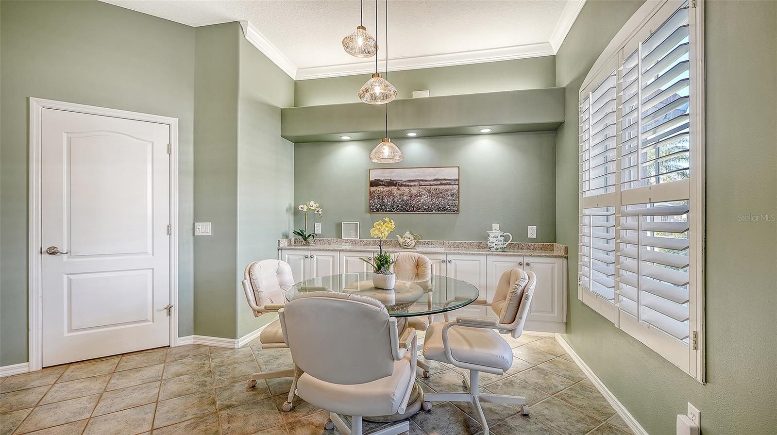 9447 FOREST HILLS CIR