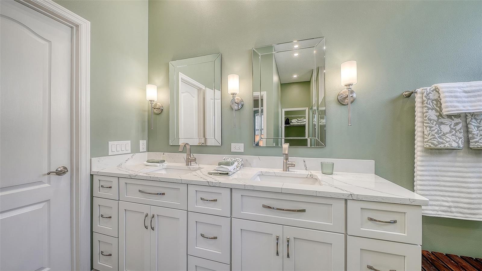 9447 FOREST HILLS CIR