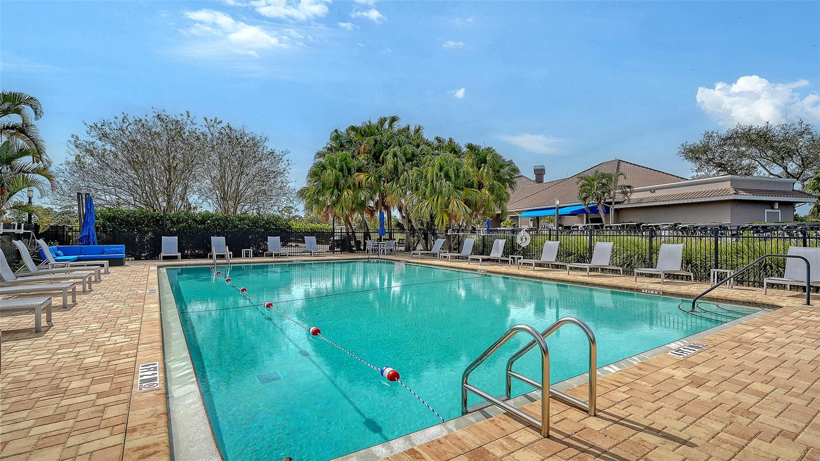 9447 FOREST HILLS CIR