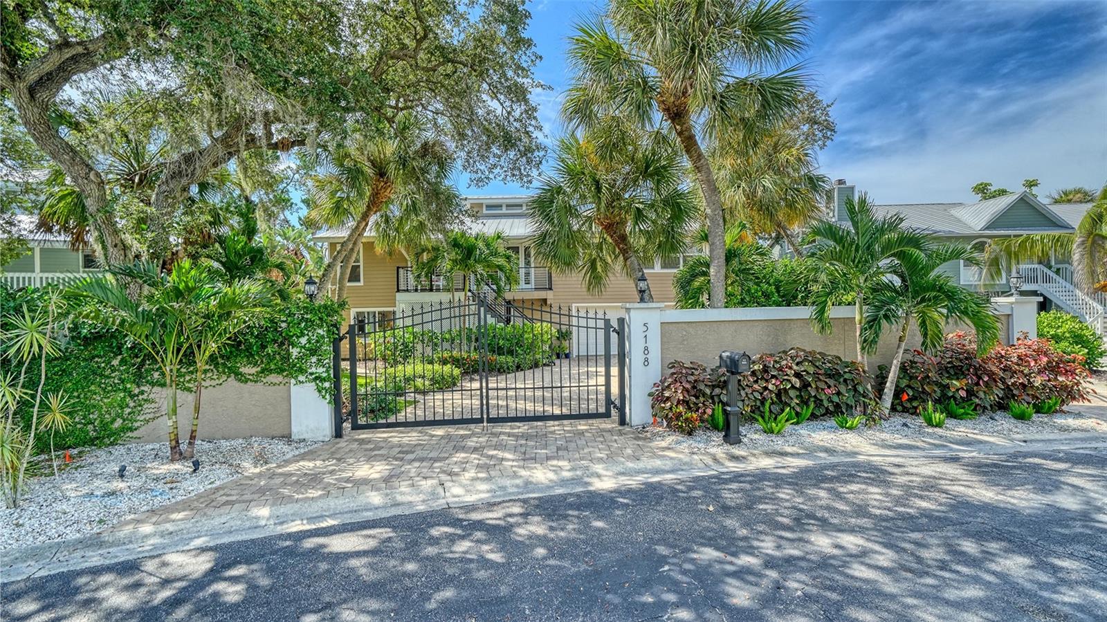 5188 SIESTA WOODS DR