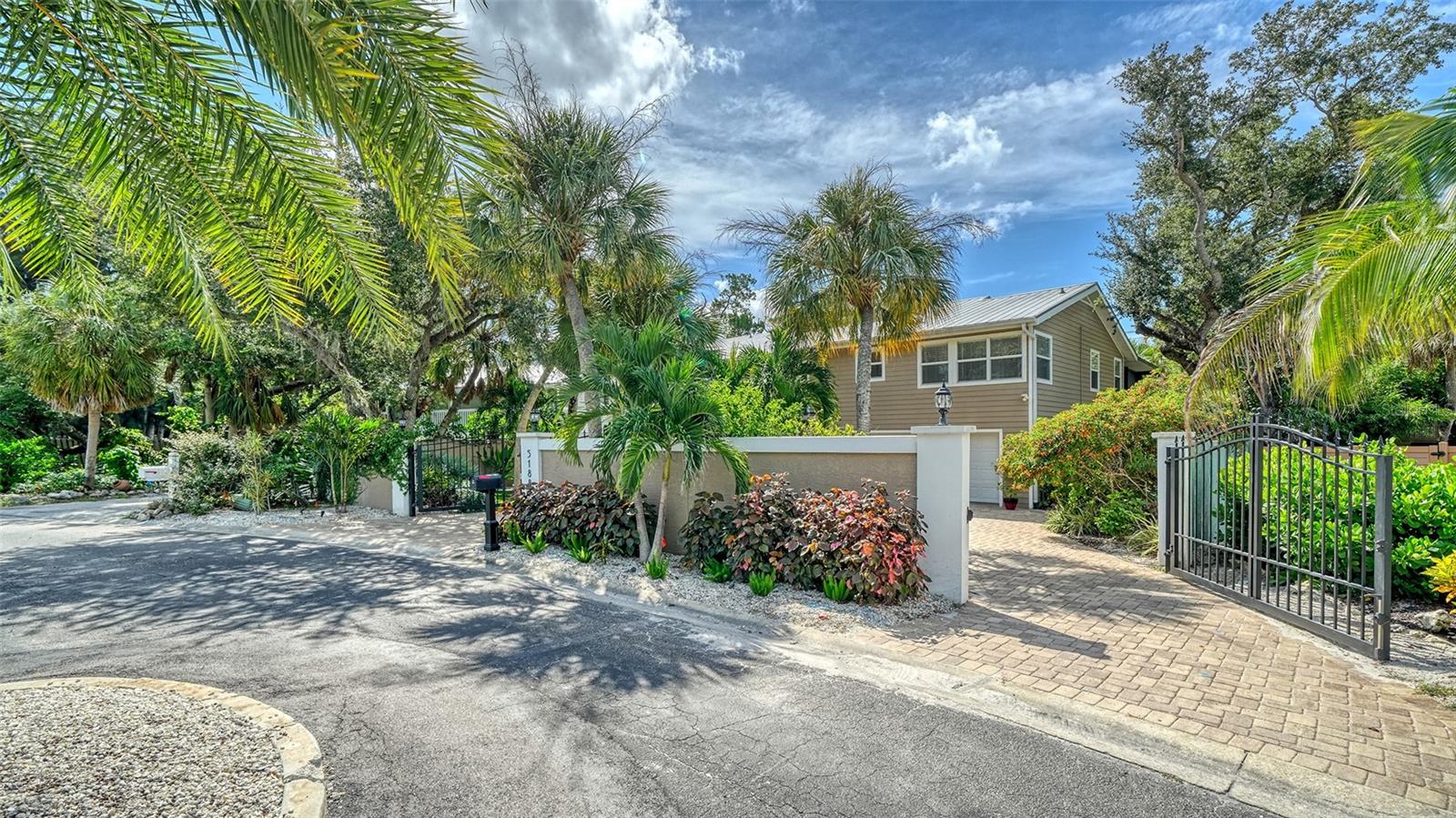 5188 SIESTA WOODS DR