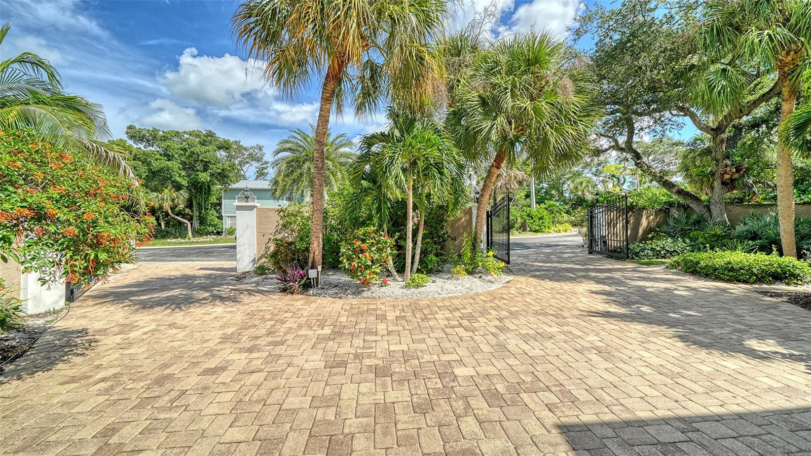 5188 SIESTA WOODS DR