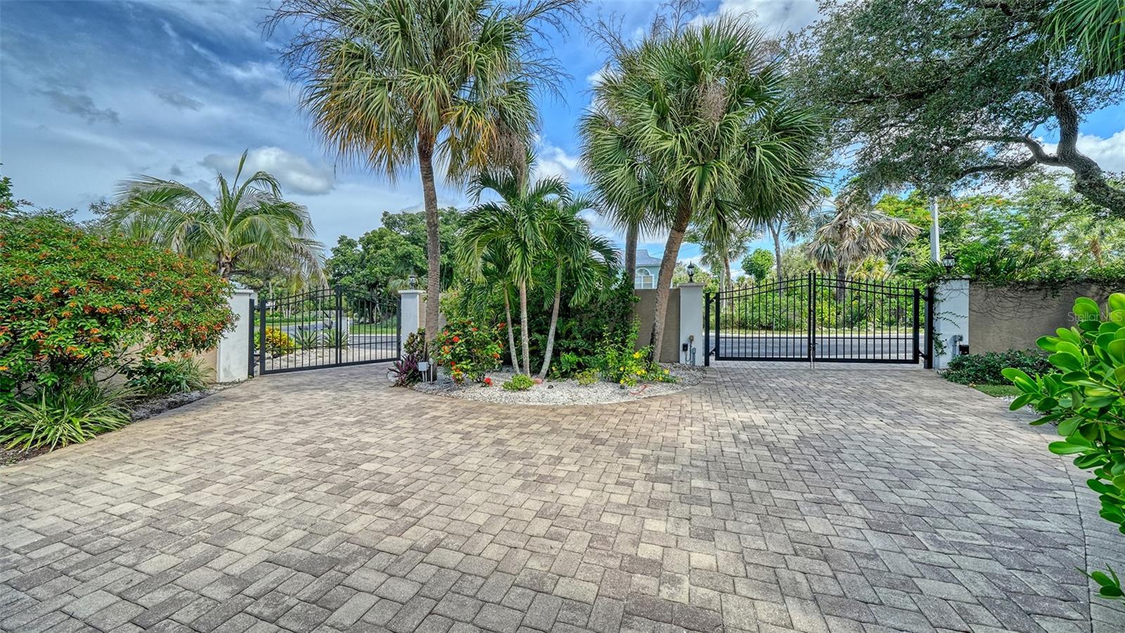 5188 SIESTA WOODS DR