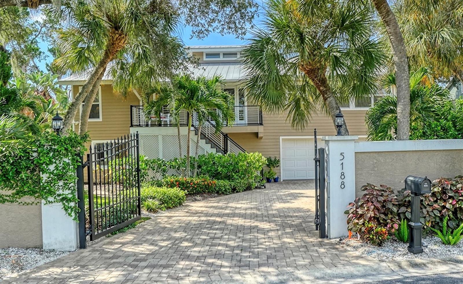 5188 SIESTA WOODS DR