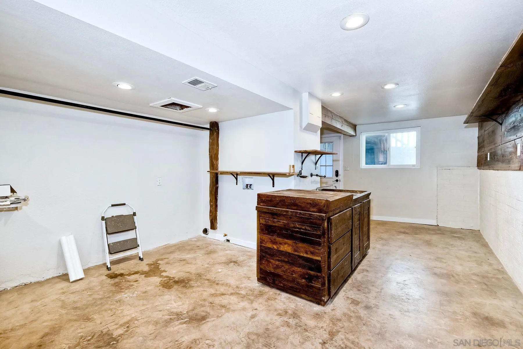9945 Alto Dr.