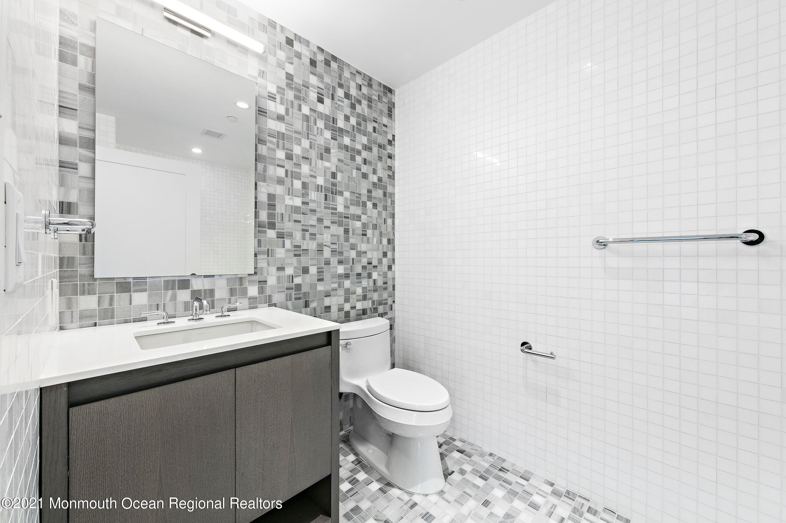 15 Morris Avenue, 317