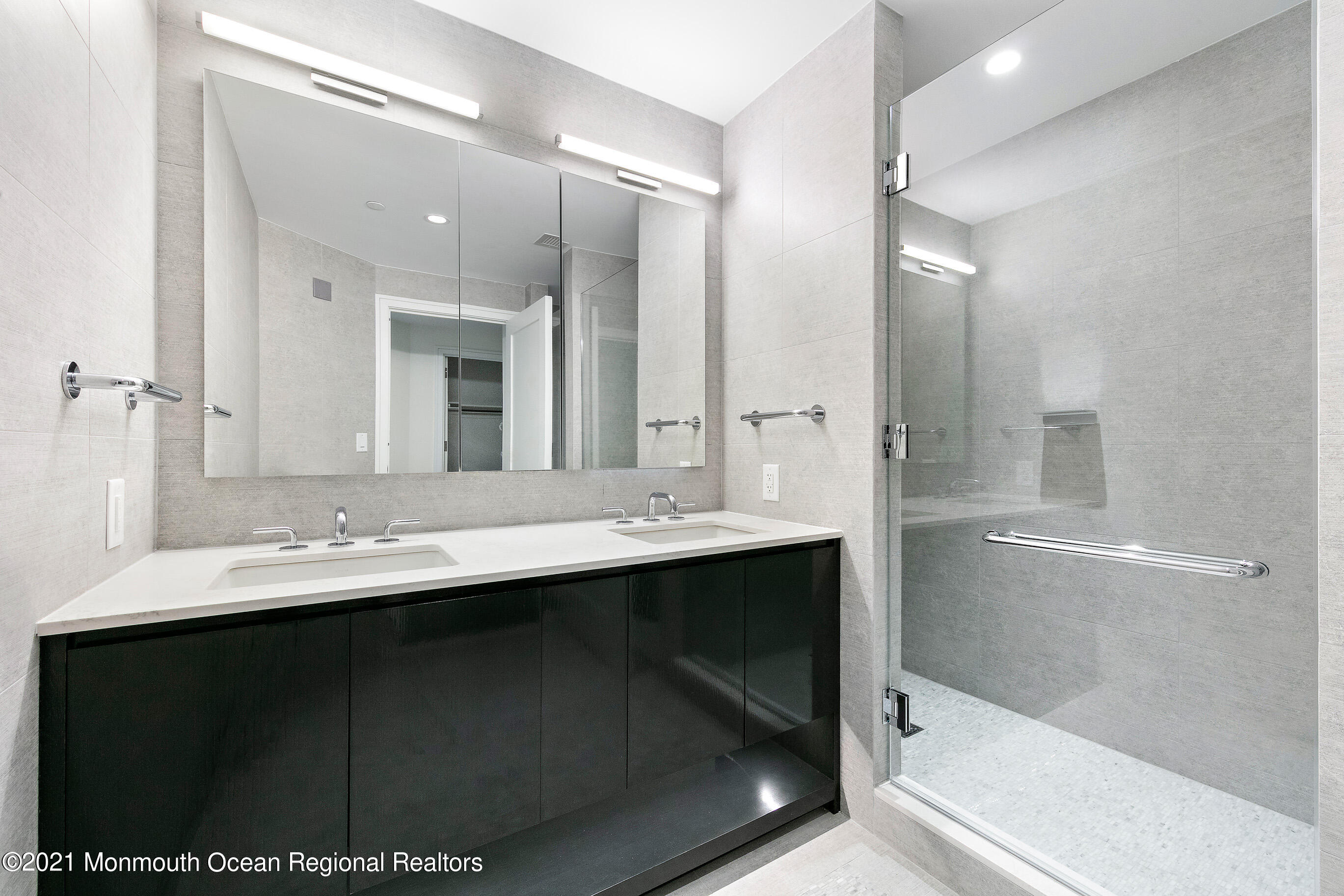 15 Morris Avenue, 317