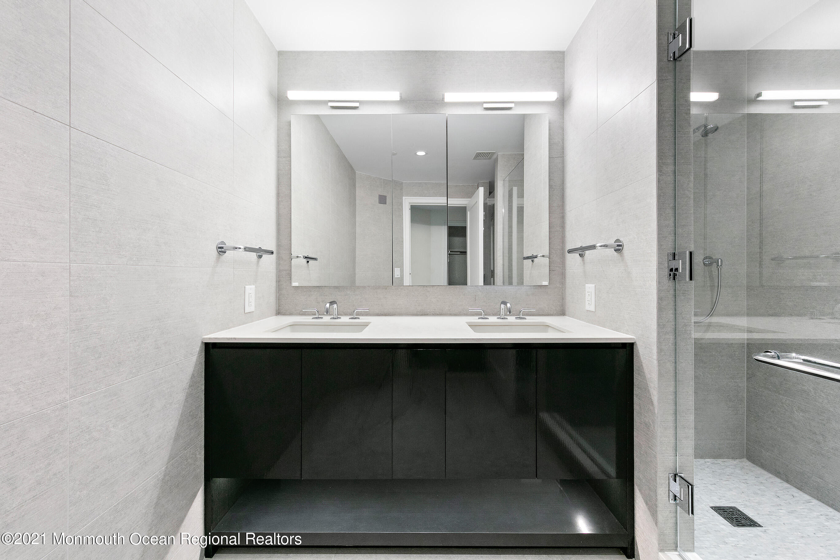 15 Morris Avenue, 317