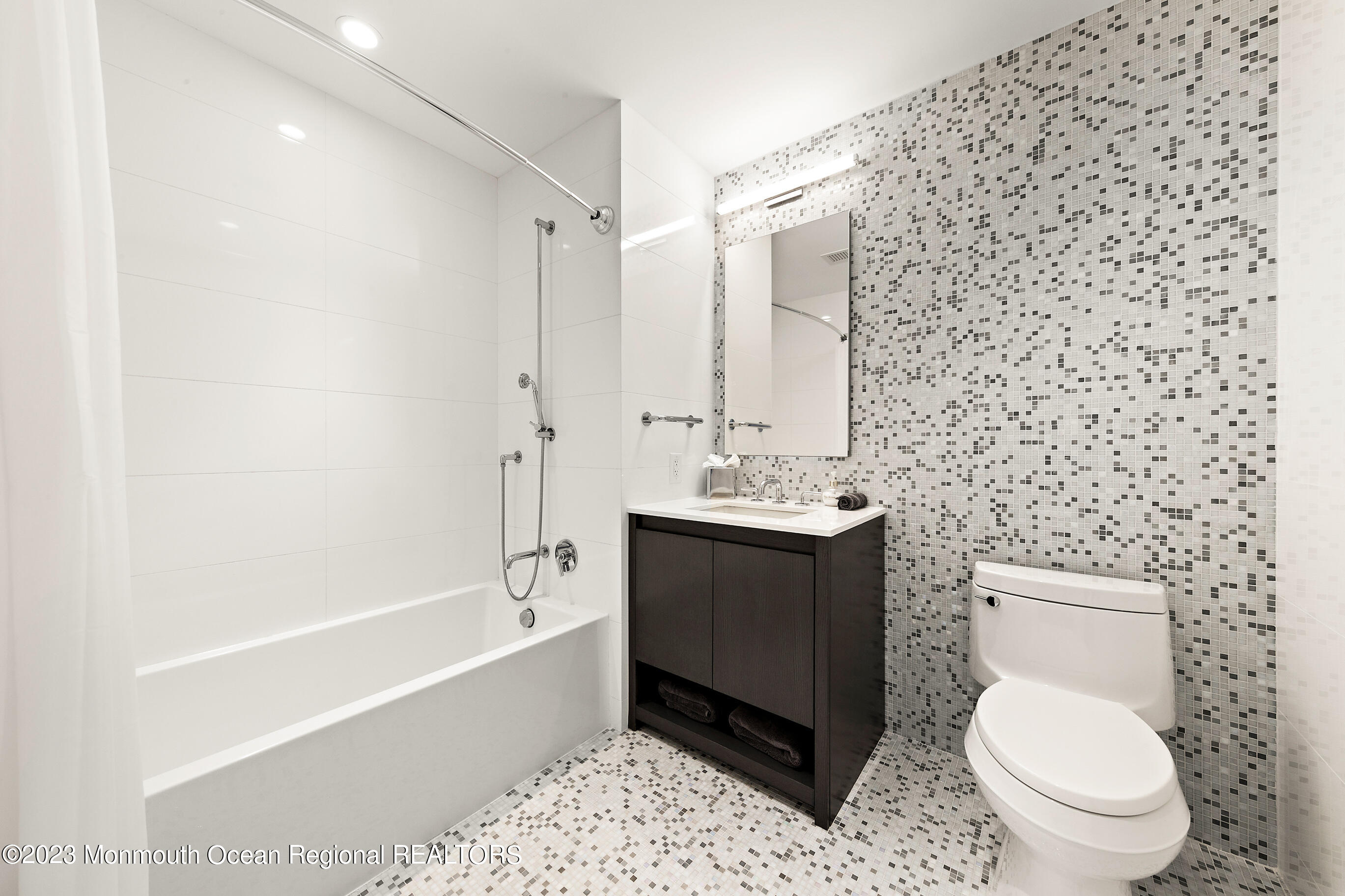 15 Morris Avenue, 401