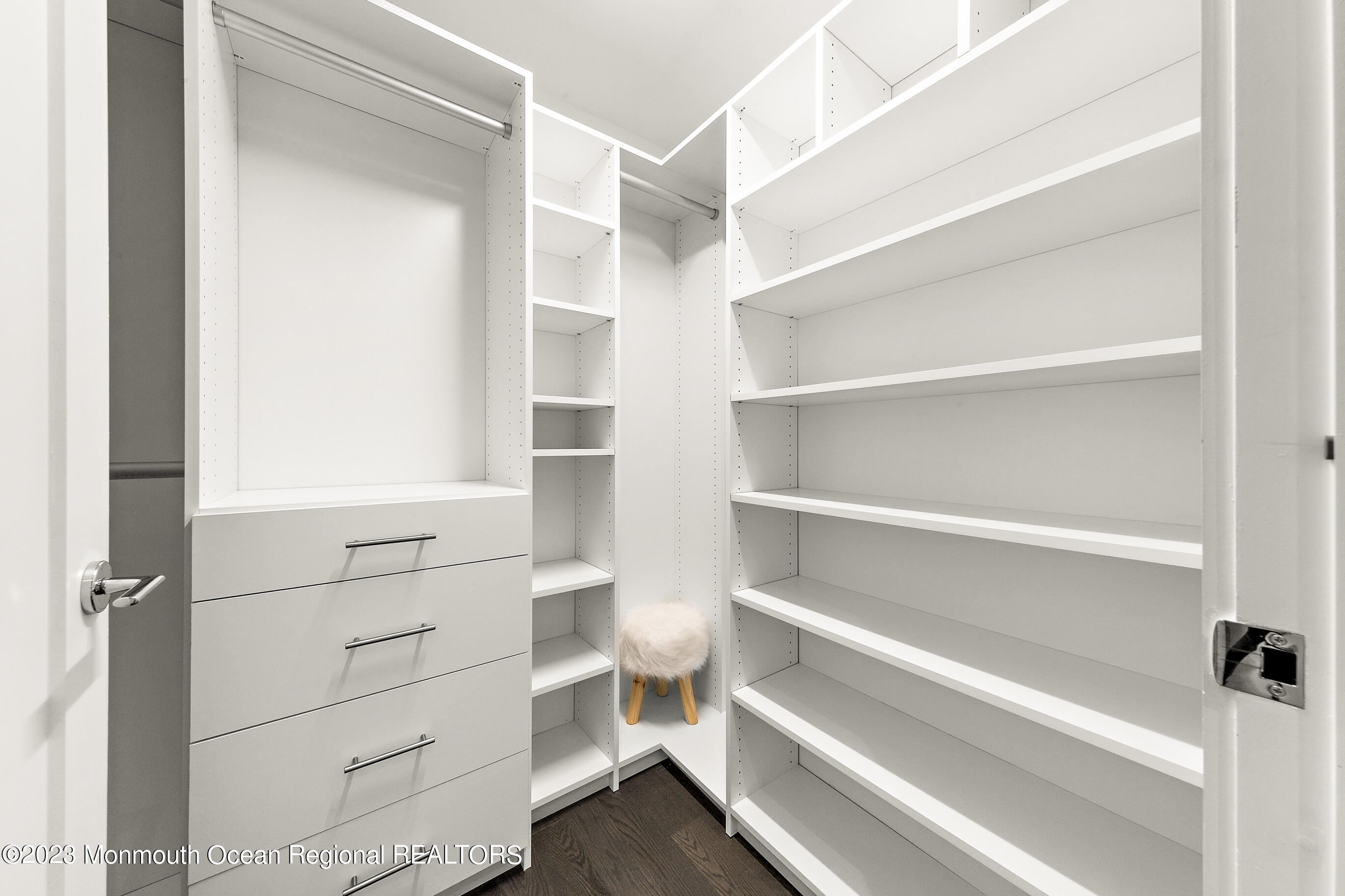 15 Morris Avenue, 401