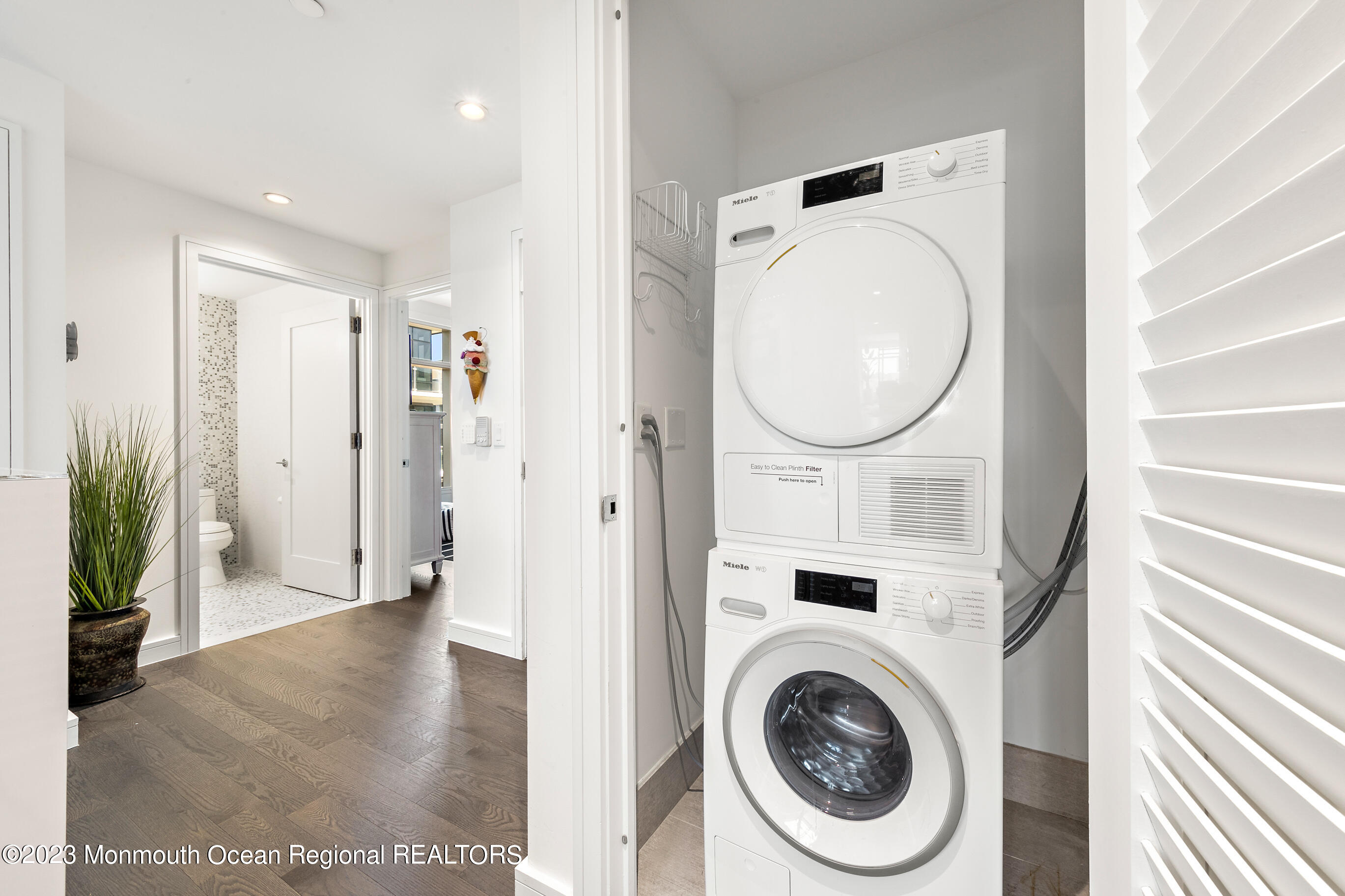 15 Morris Avenue, 401