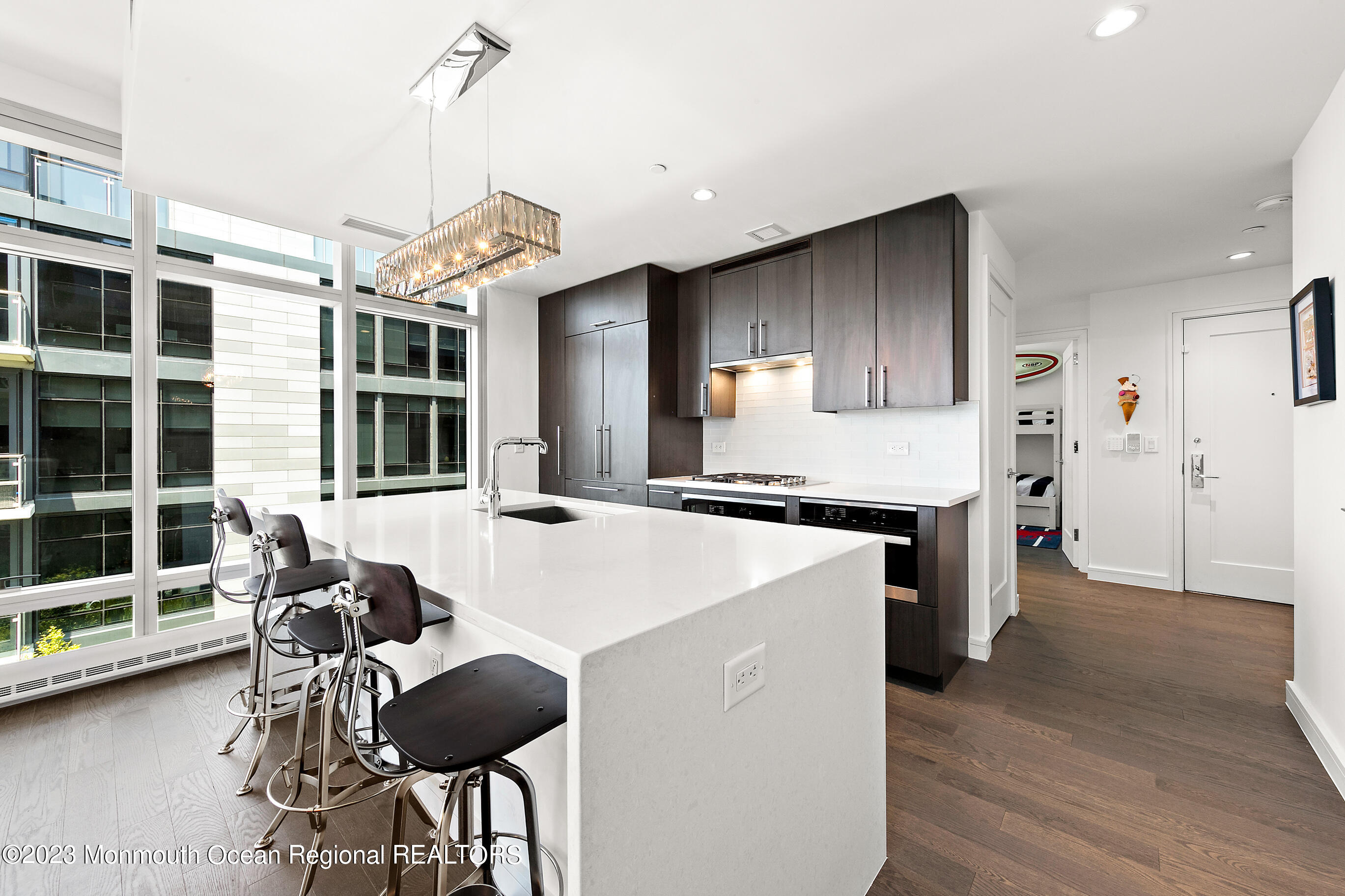 15 Morris Avenue, 401