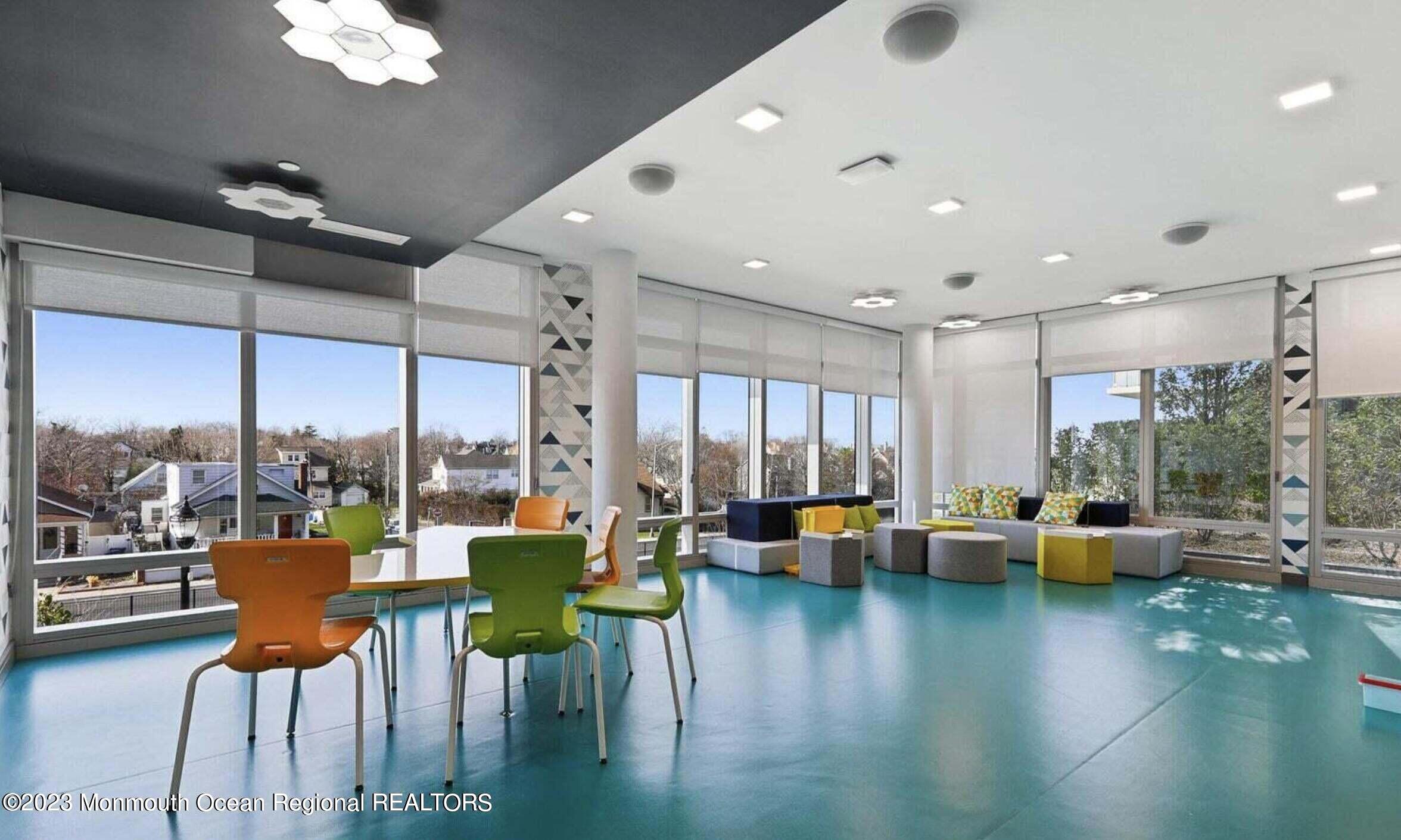 15 Morris Avenue, 401