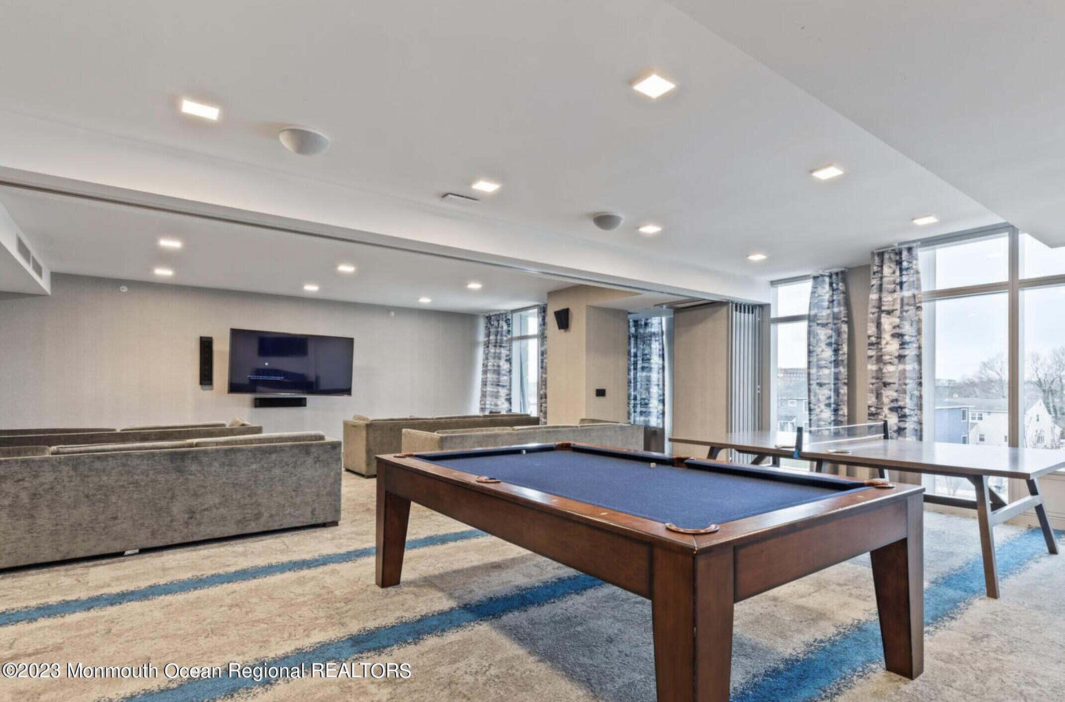 15 Morris Avenue, 401