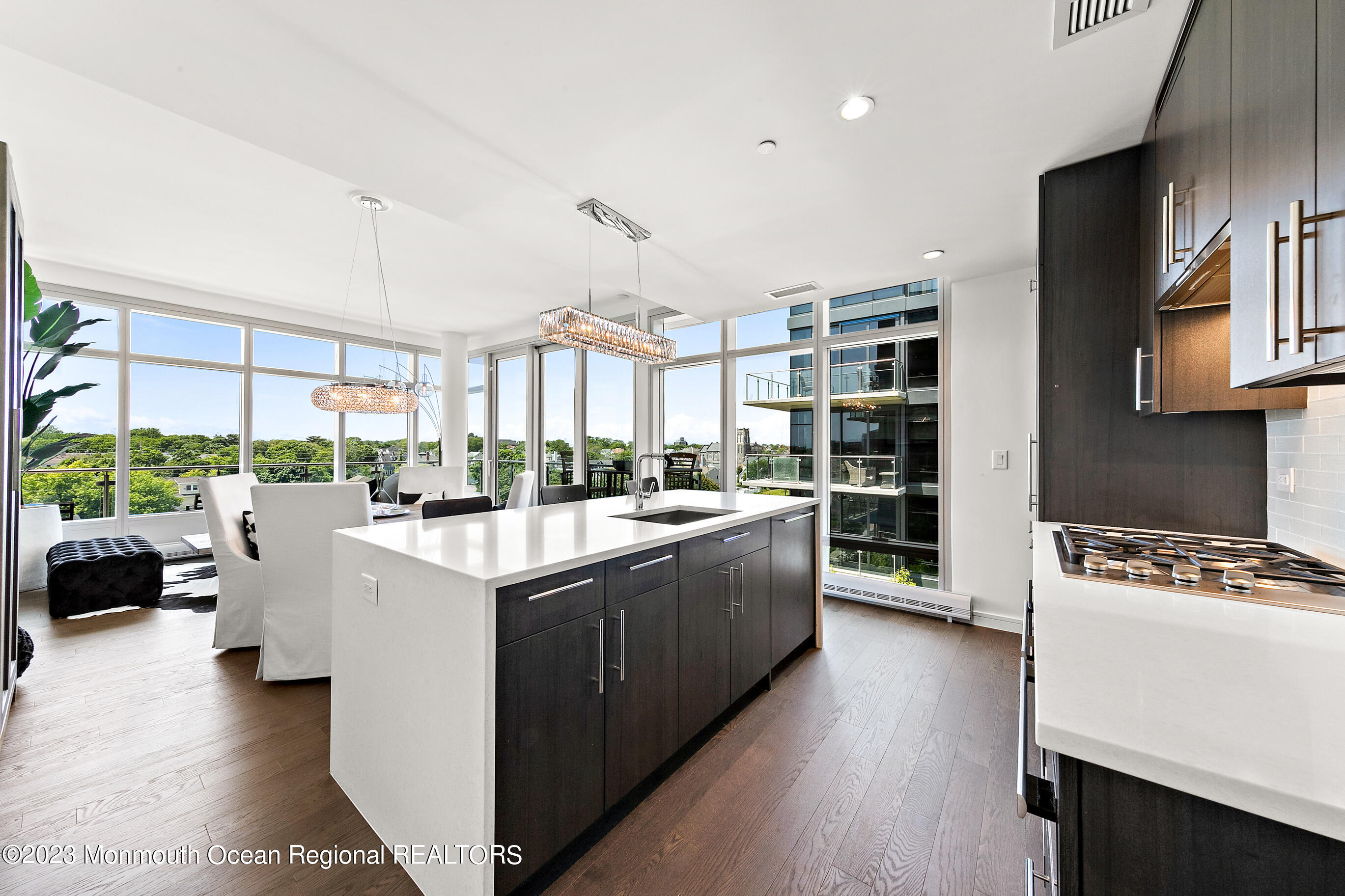 15 Morris Avenue, 401