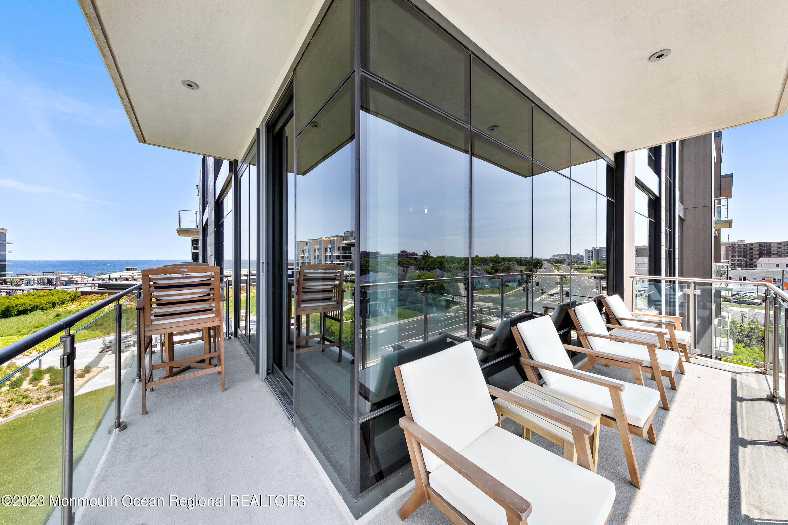 15 Morris Avenue, 401