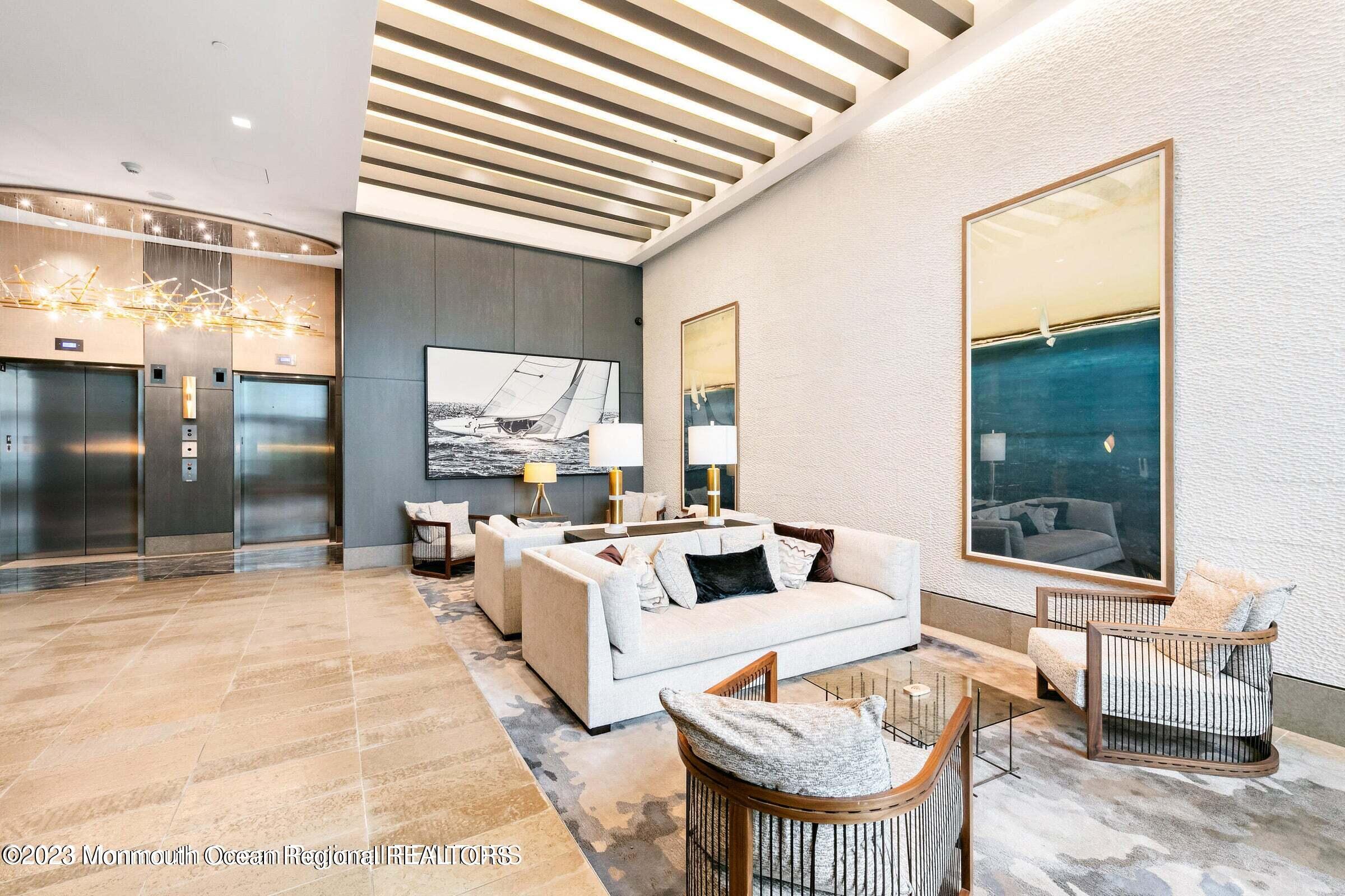 15 Morris Avenue, 401