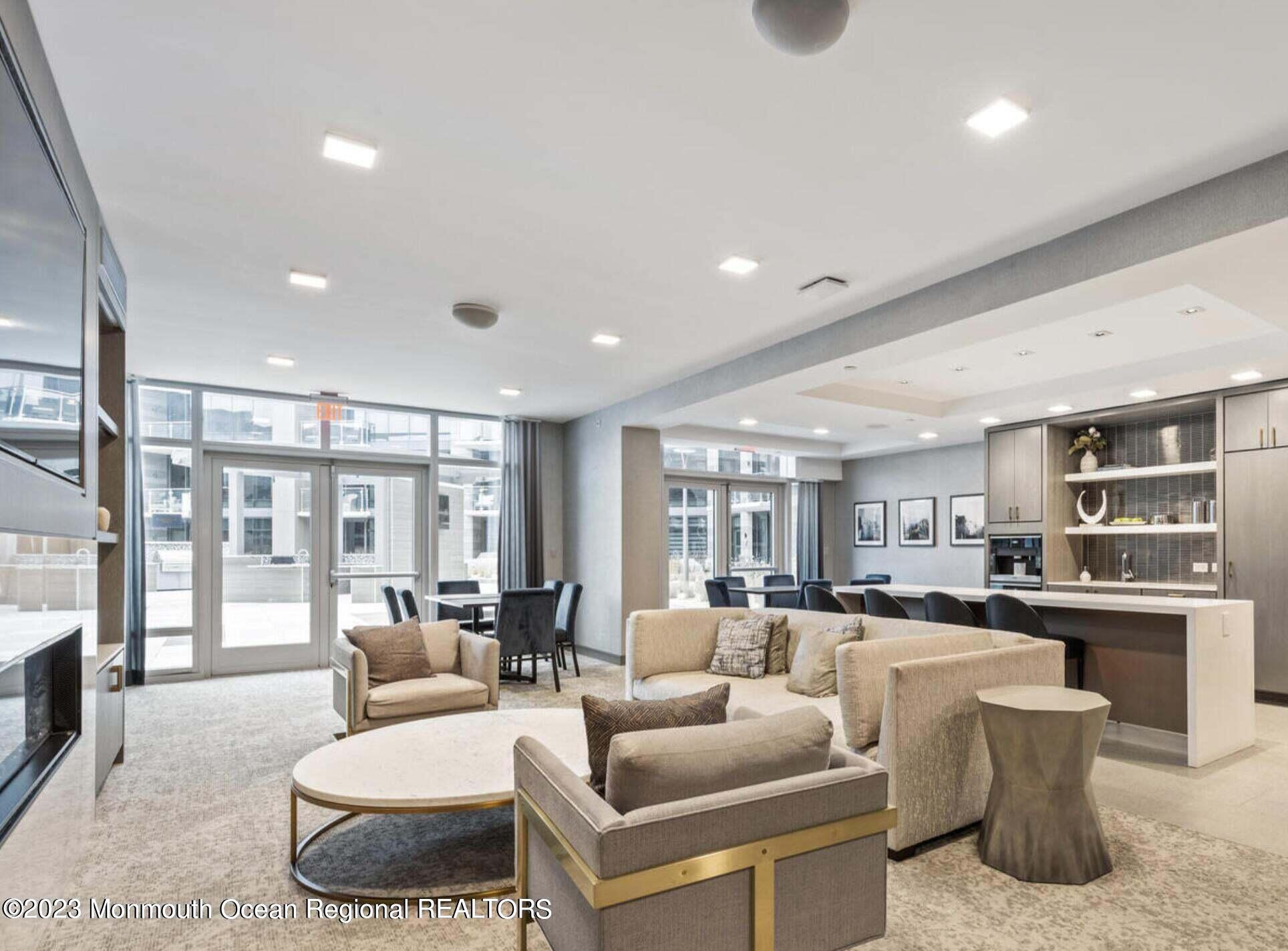 15 Morris Avenue, 401