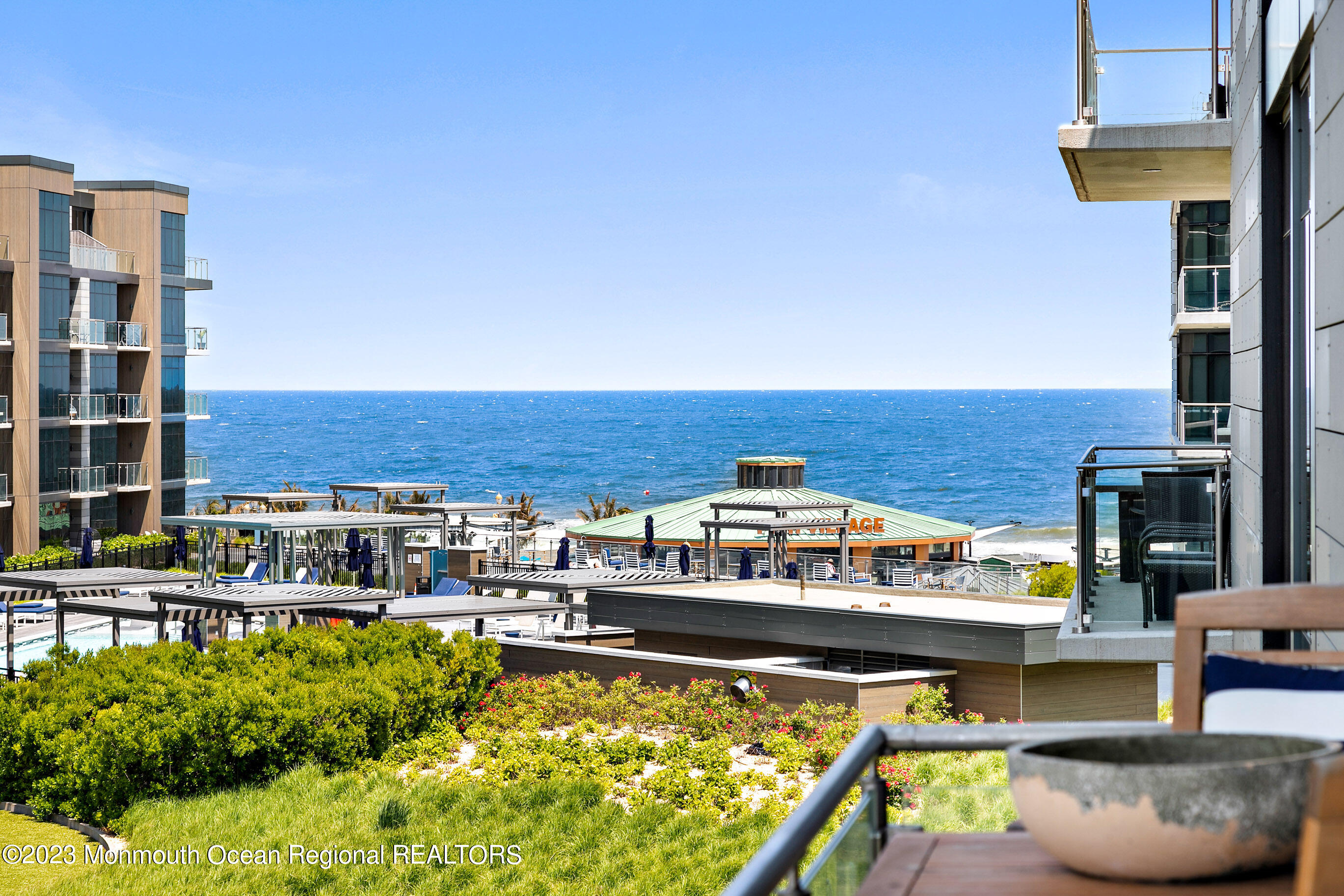 15 Morris Avenue, 401