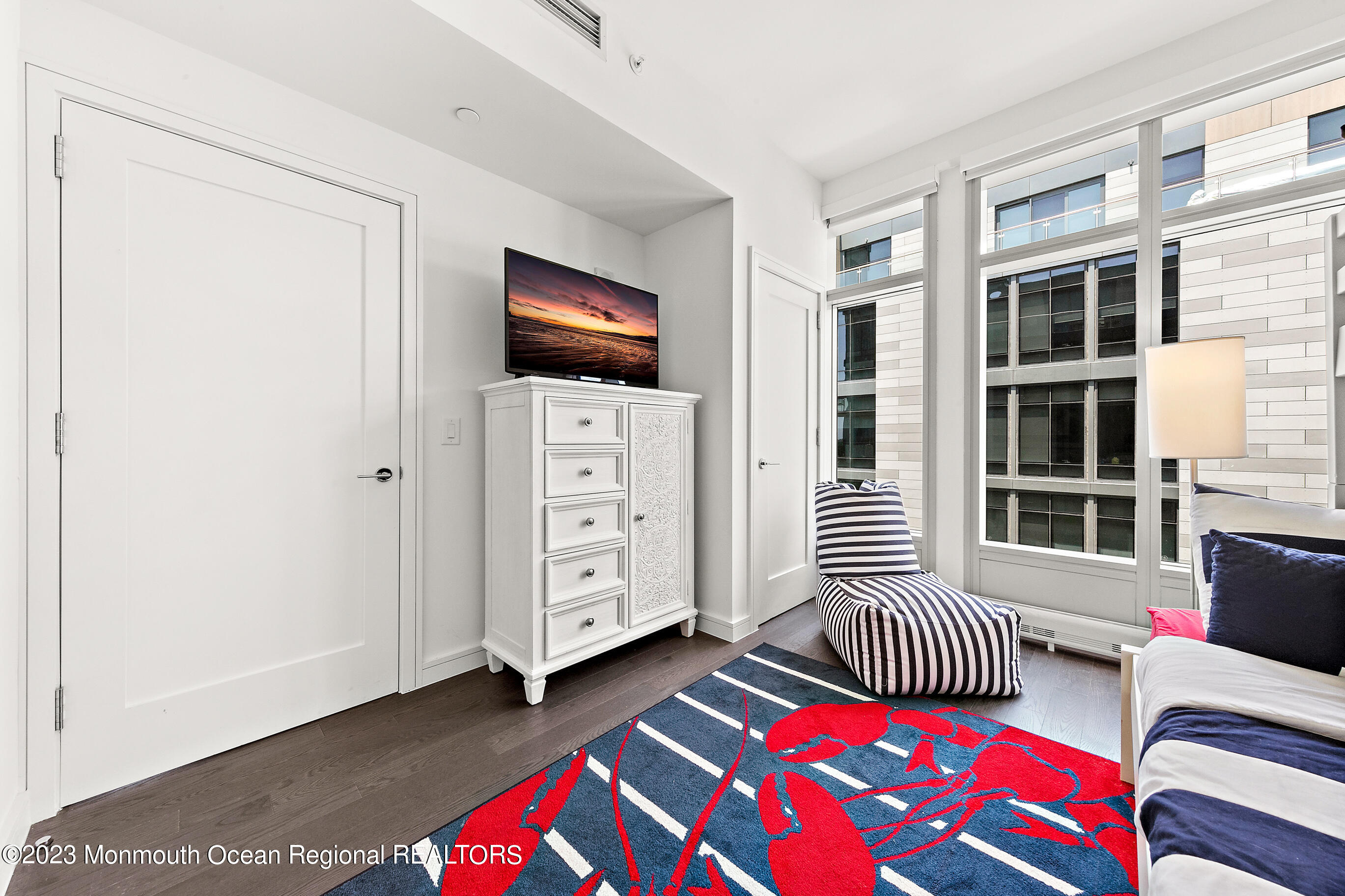 15 Morris Avenue, 401