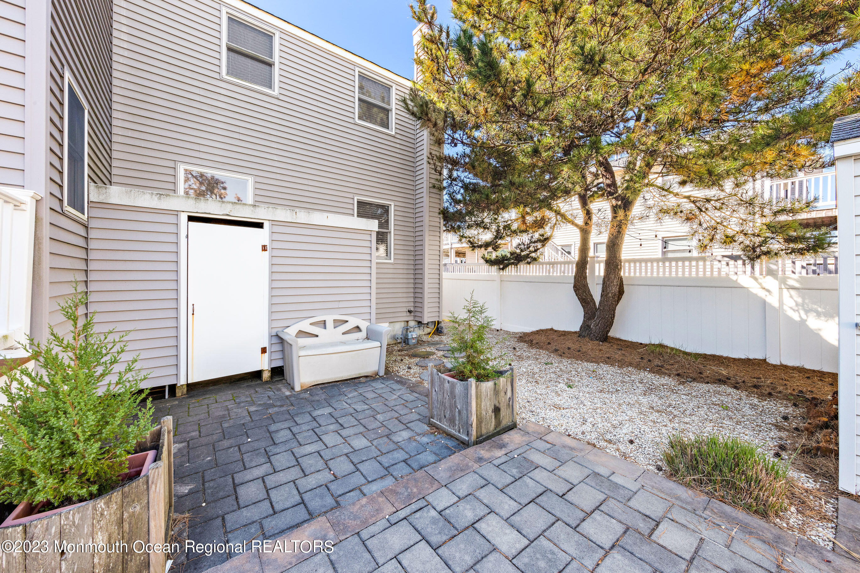 107 E New York Avenue