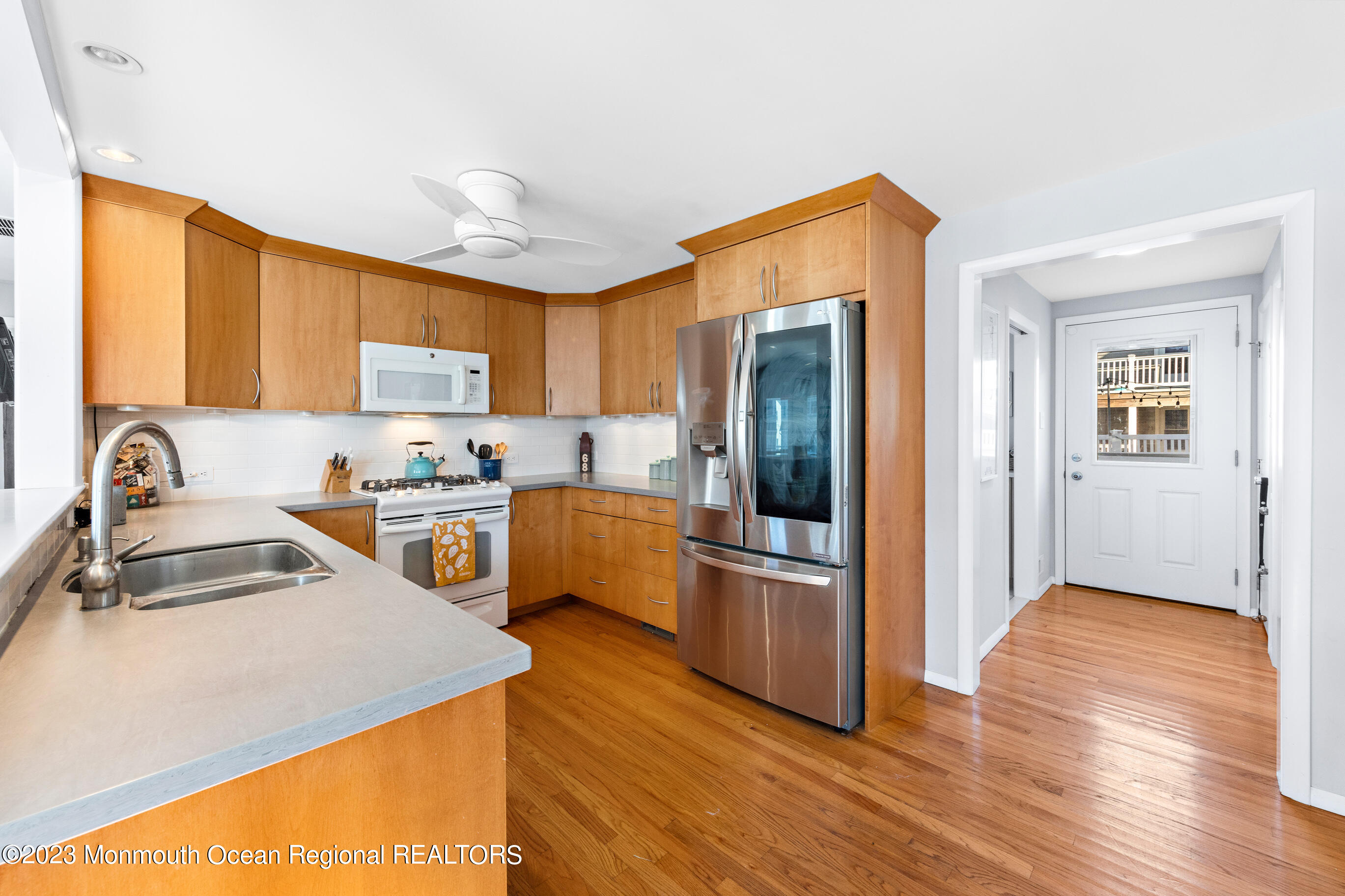 107 E New York Avenue