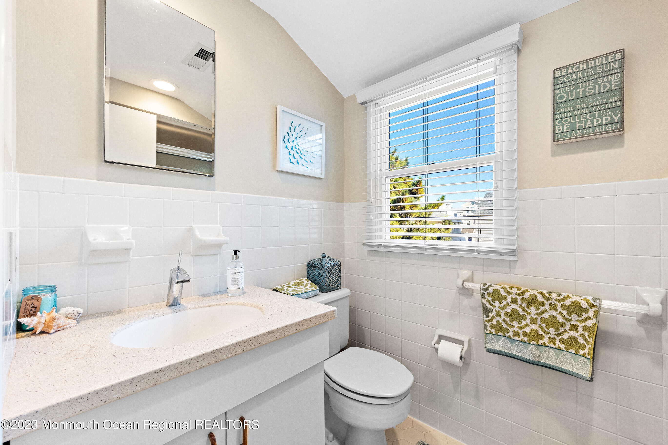 107 E New York Avenue