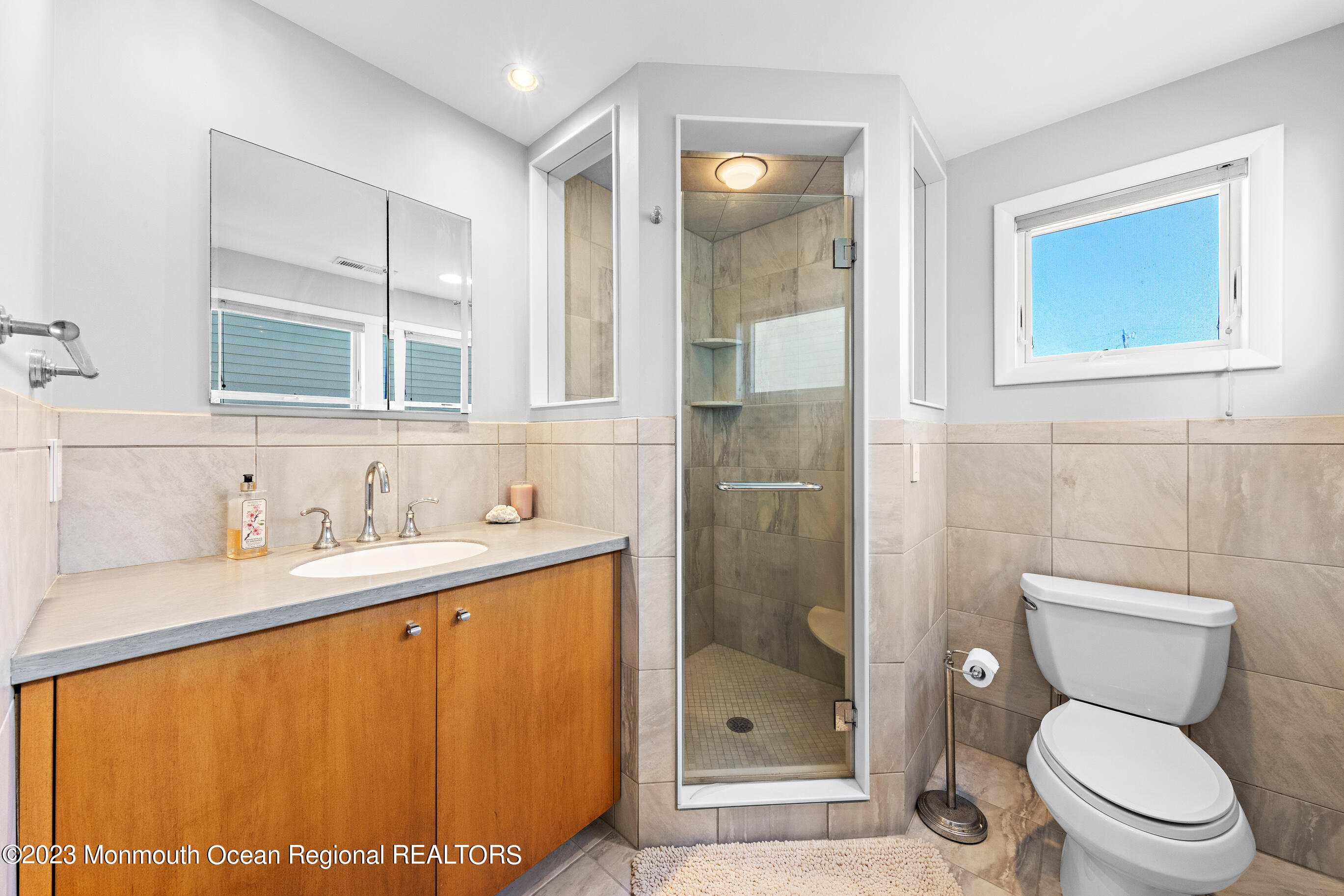 107 E New York Avenue