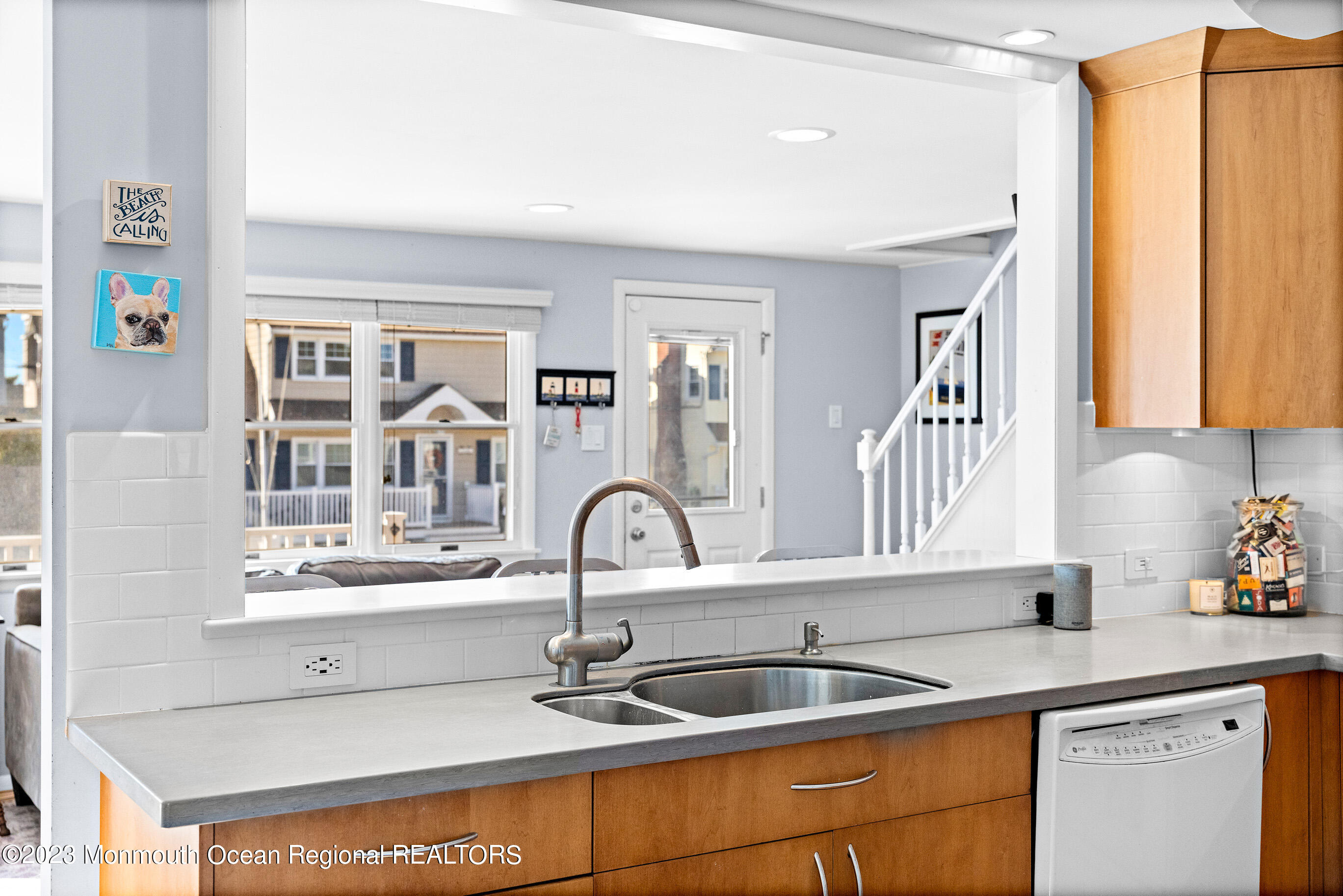 107 E New York Avenue