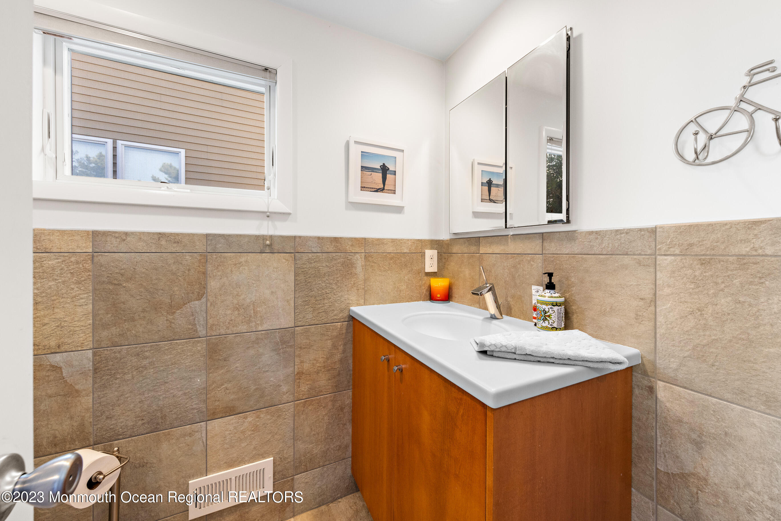 107 E New York Avenue