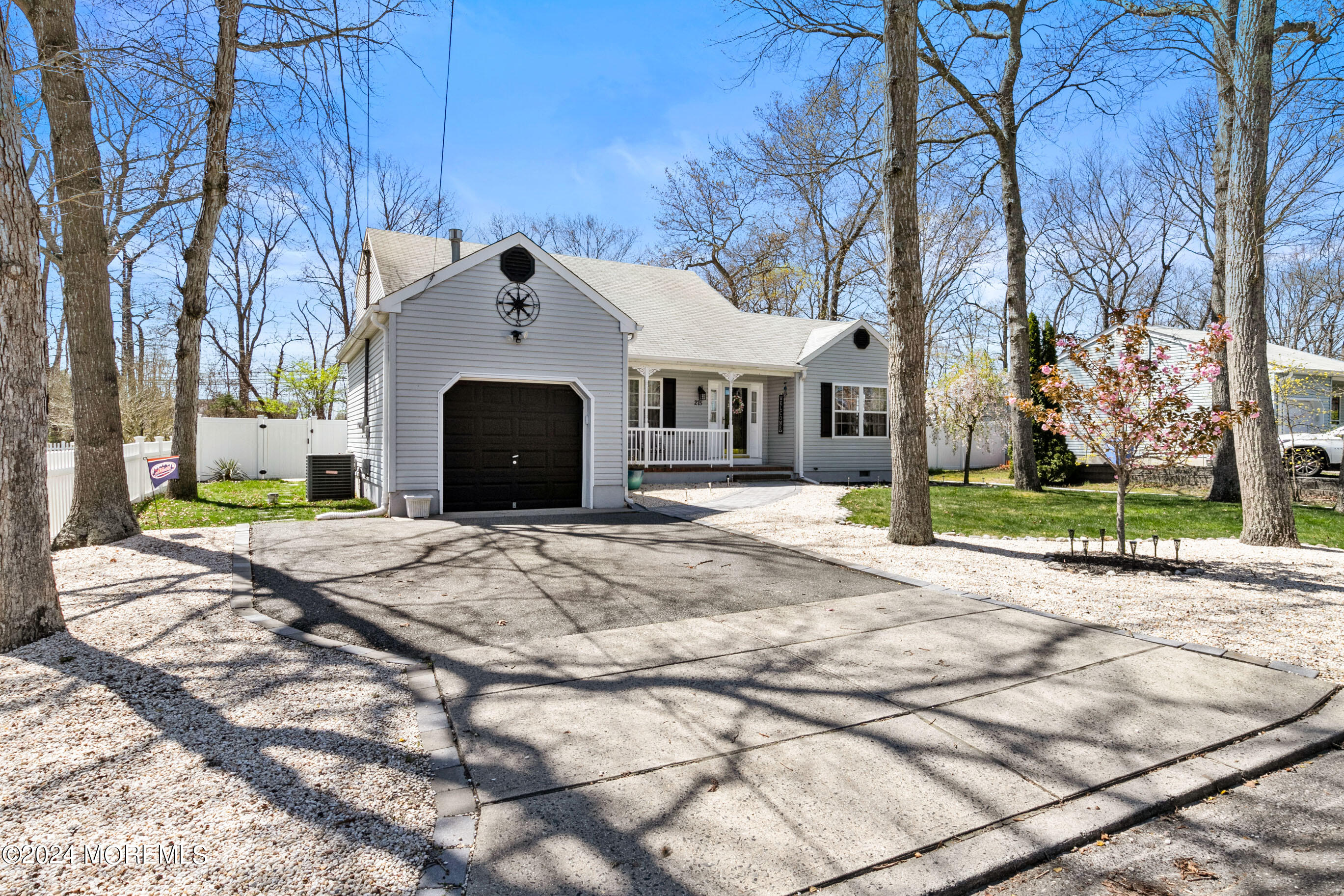 275 S Lakeshore Drive