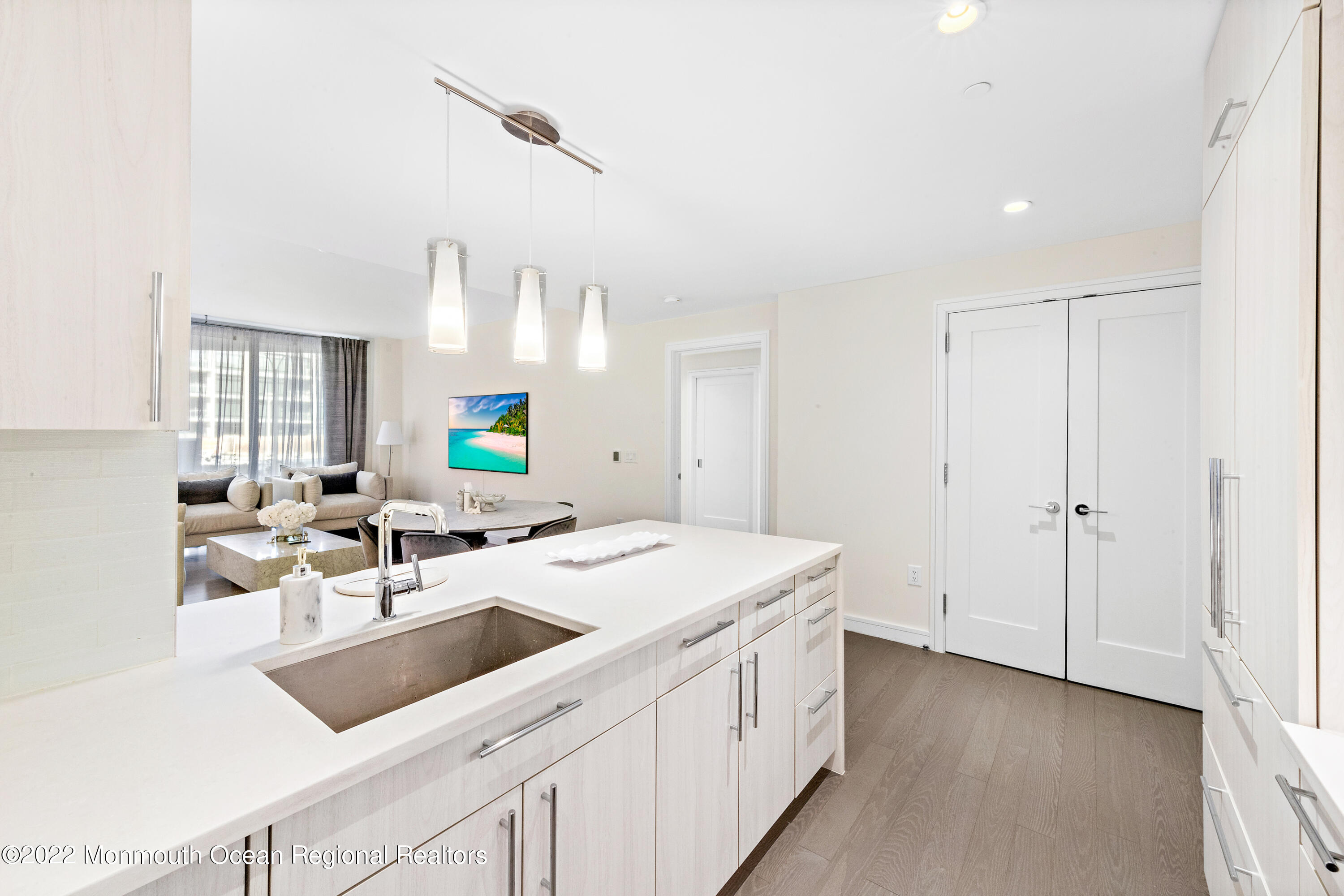 15 Morris Avenue, 202 SUMMER