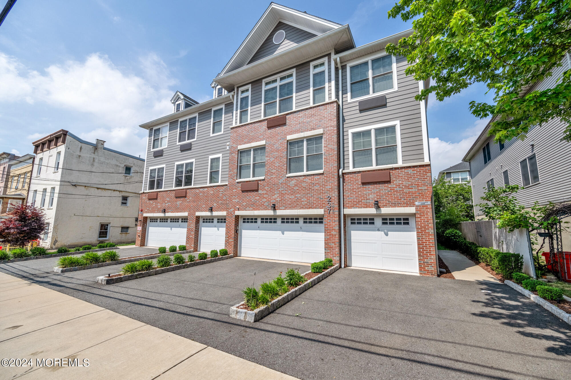 237 Lincoln Avenue, 301