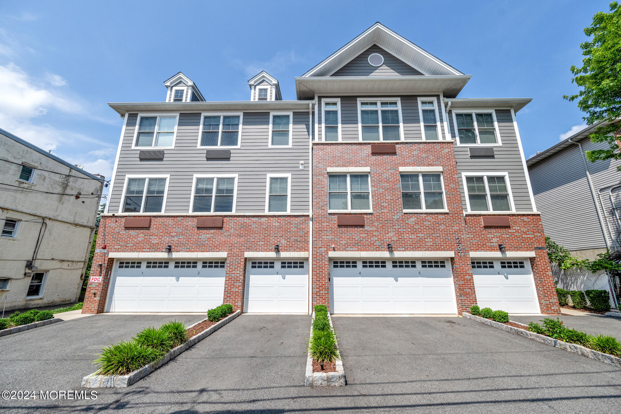 237 Lincoln Avenue, 301