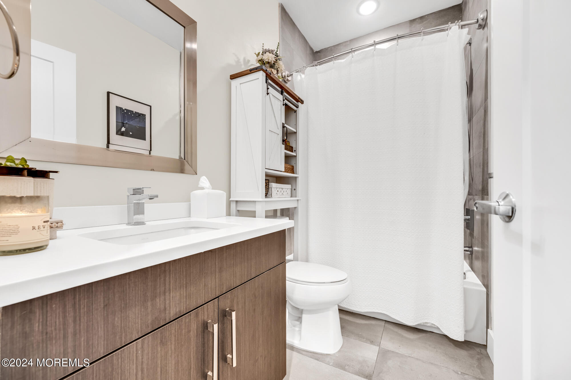 237 Lincoln Avenue, 301