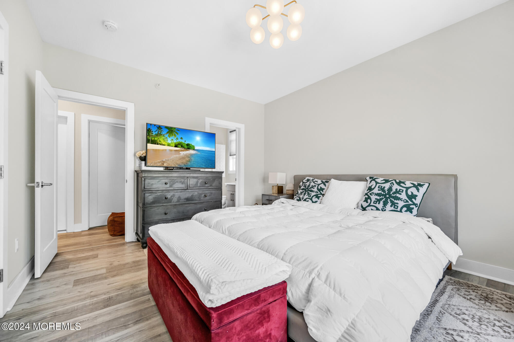 237 Lincoln Avenue, 301