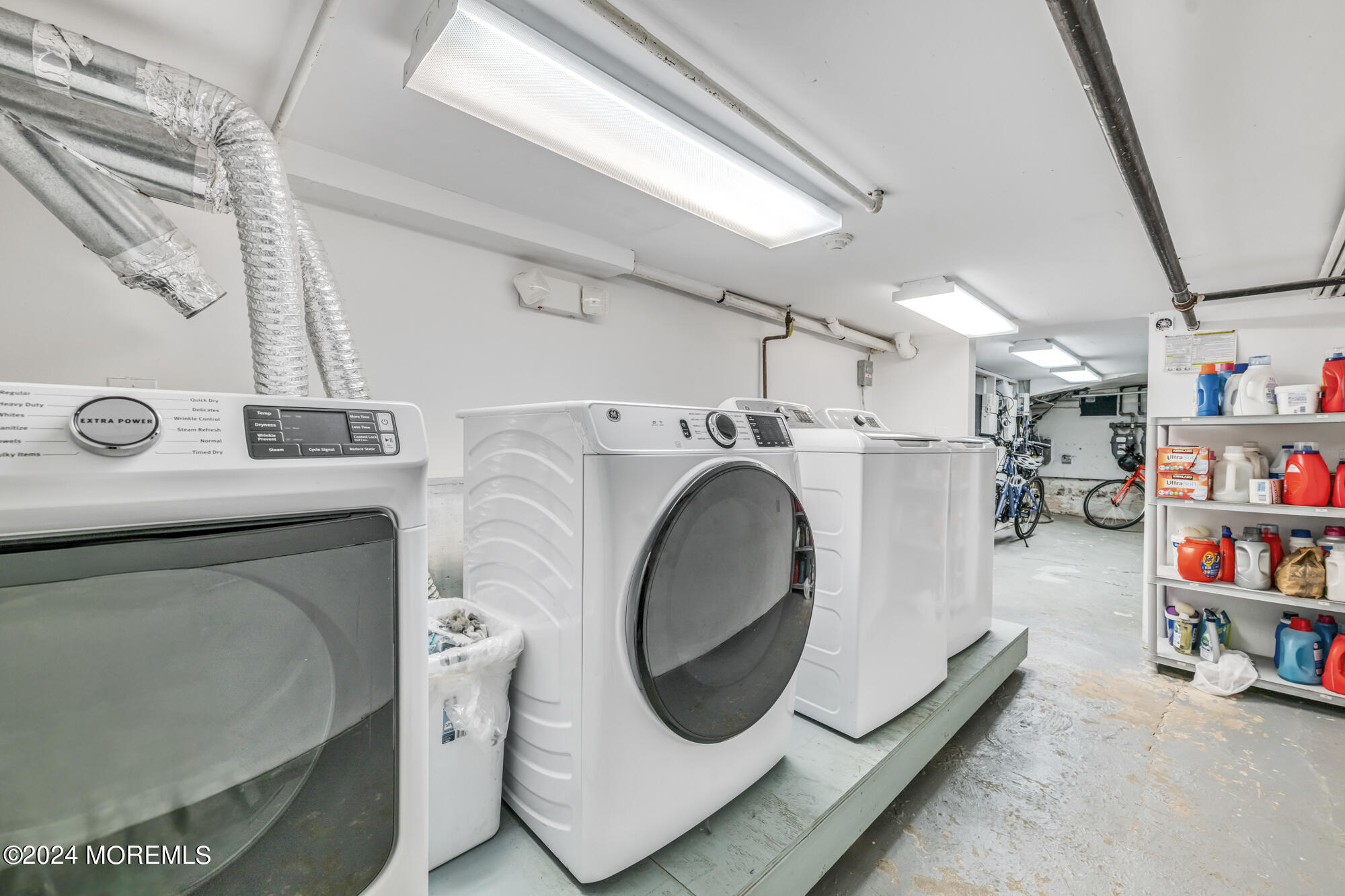 717 Adams Street, 4L