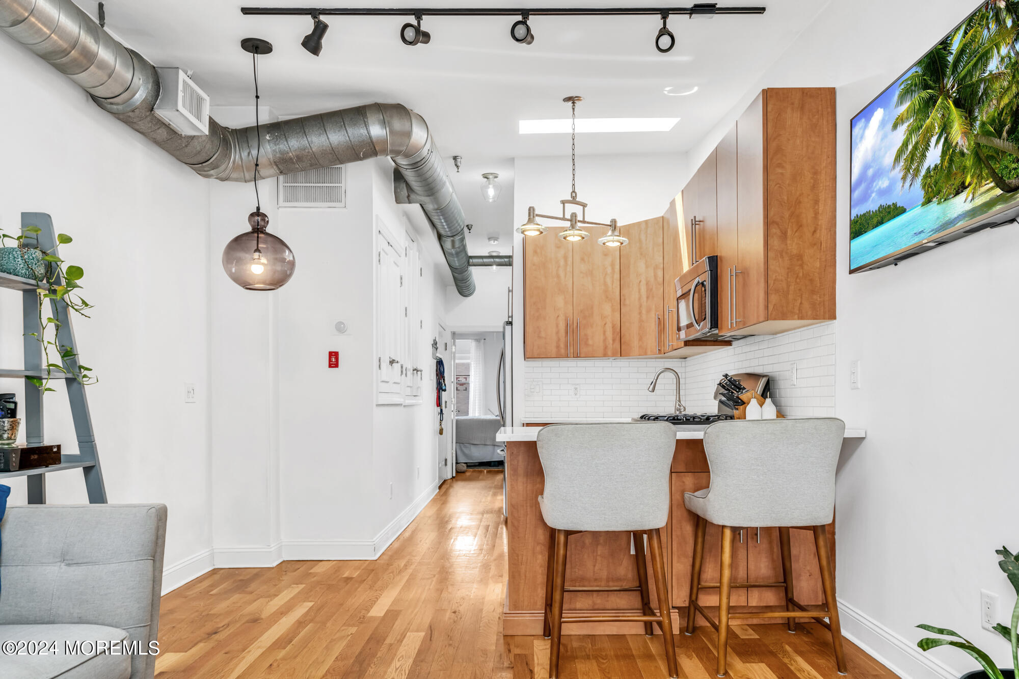 717 Adams Street, 4L