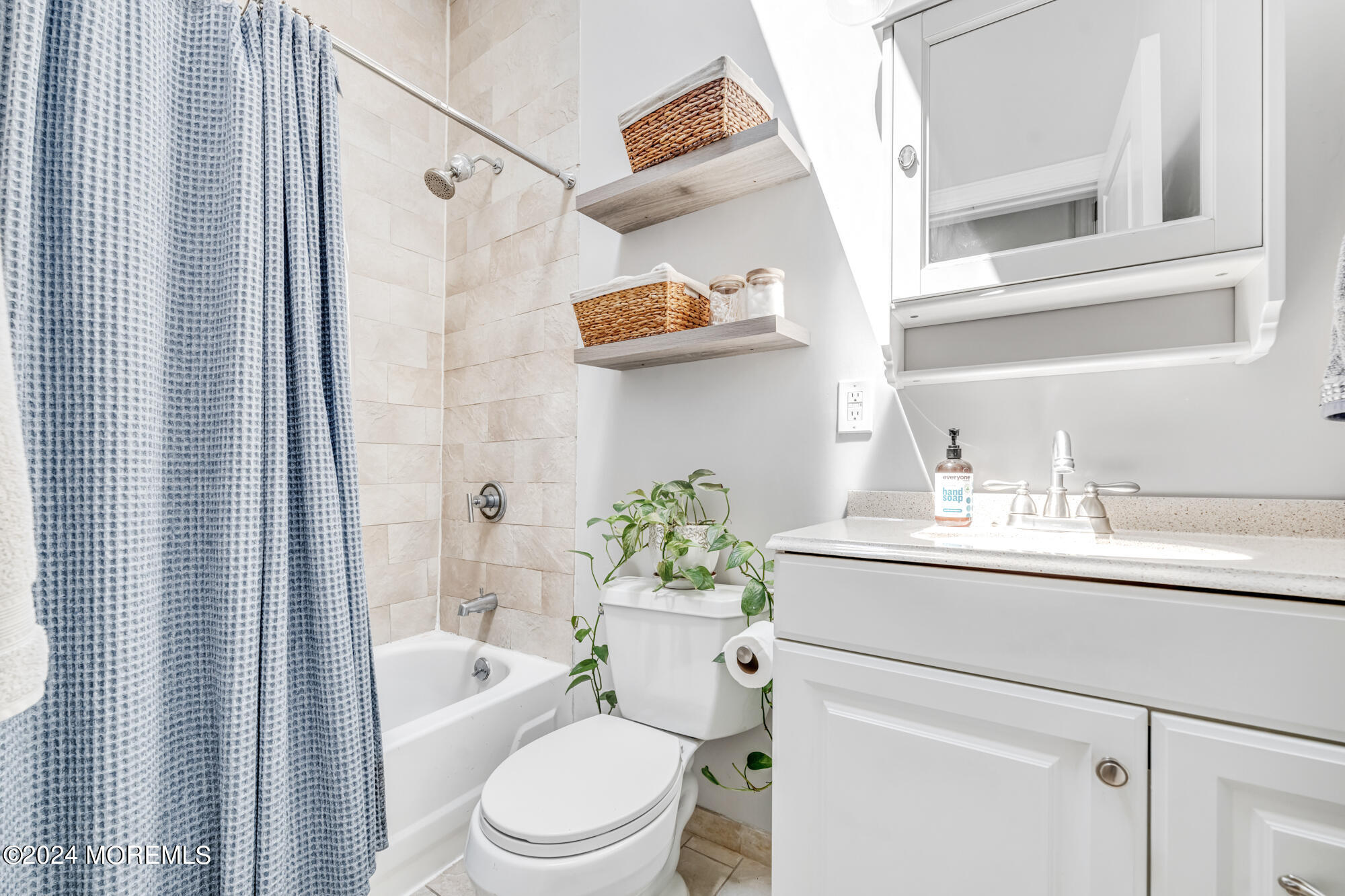 717 Adams Street, 4L