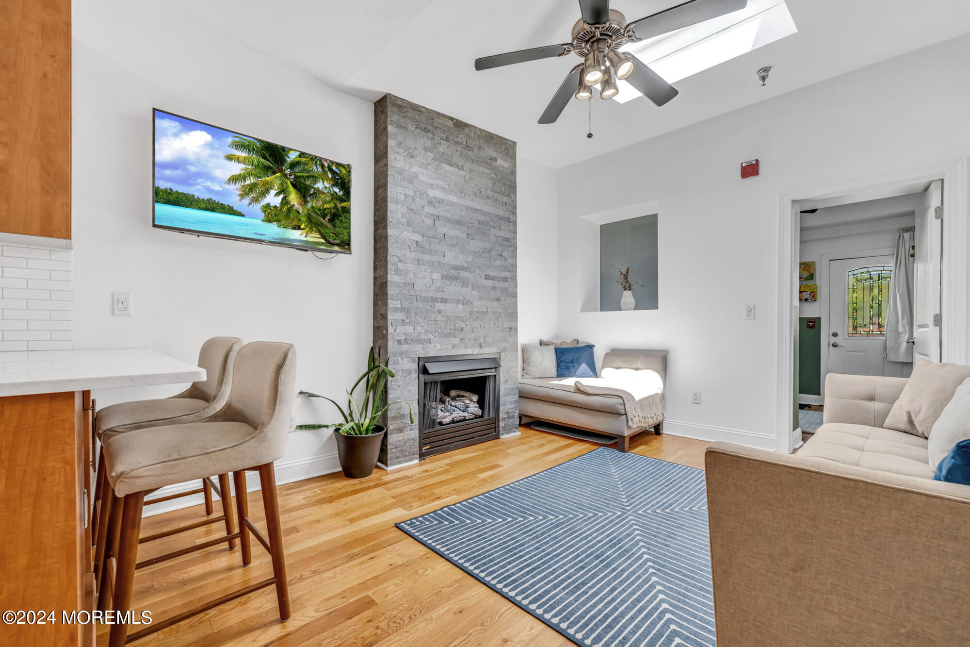 717 Adams Street, 4L