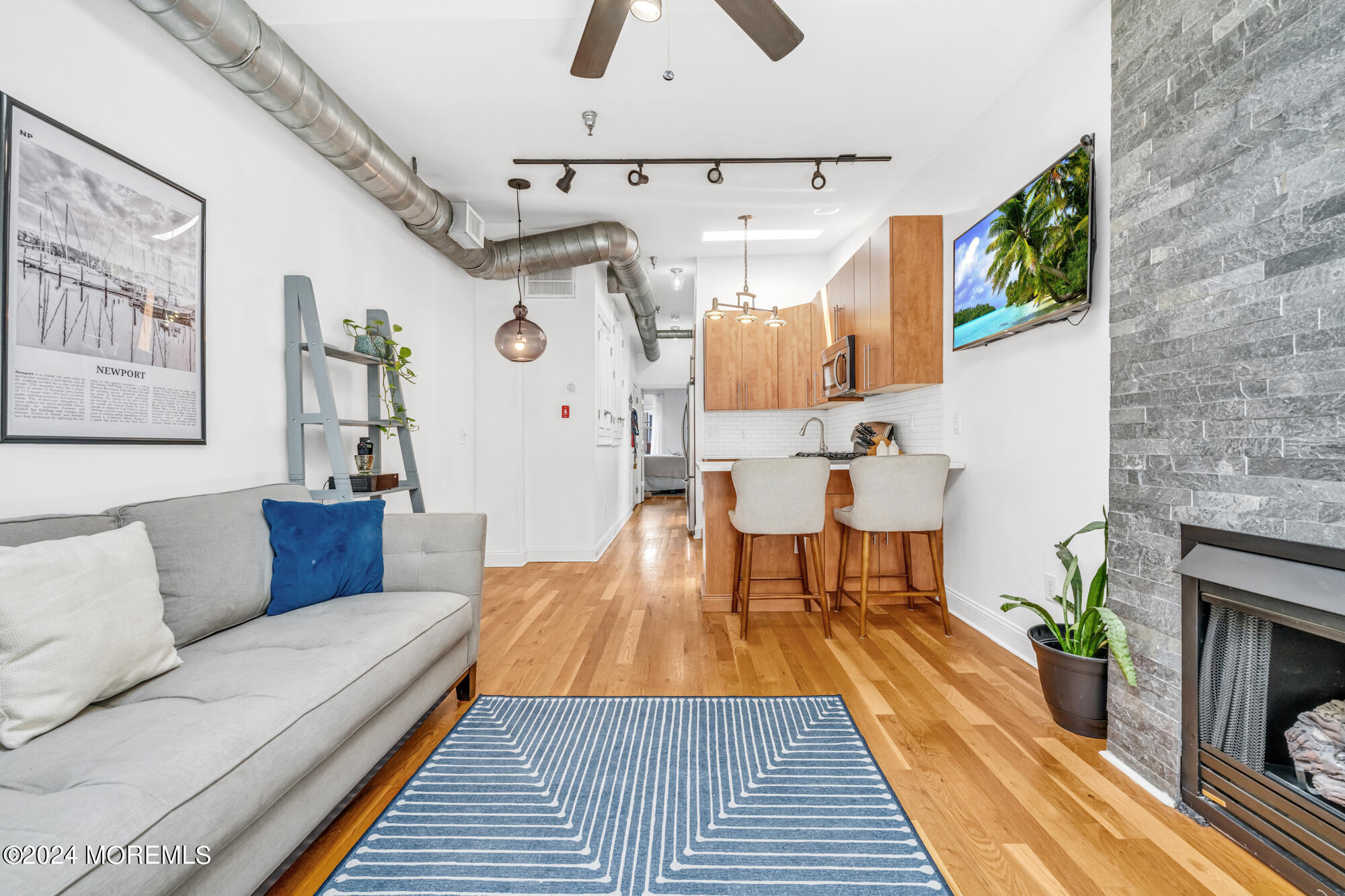 717 Adams Street, 4L