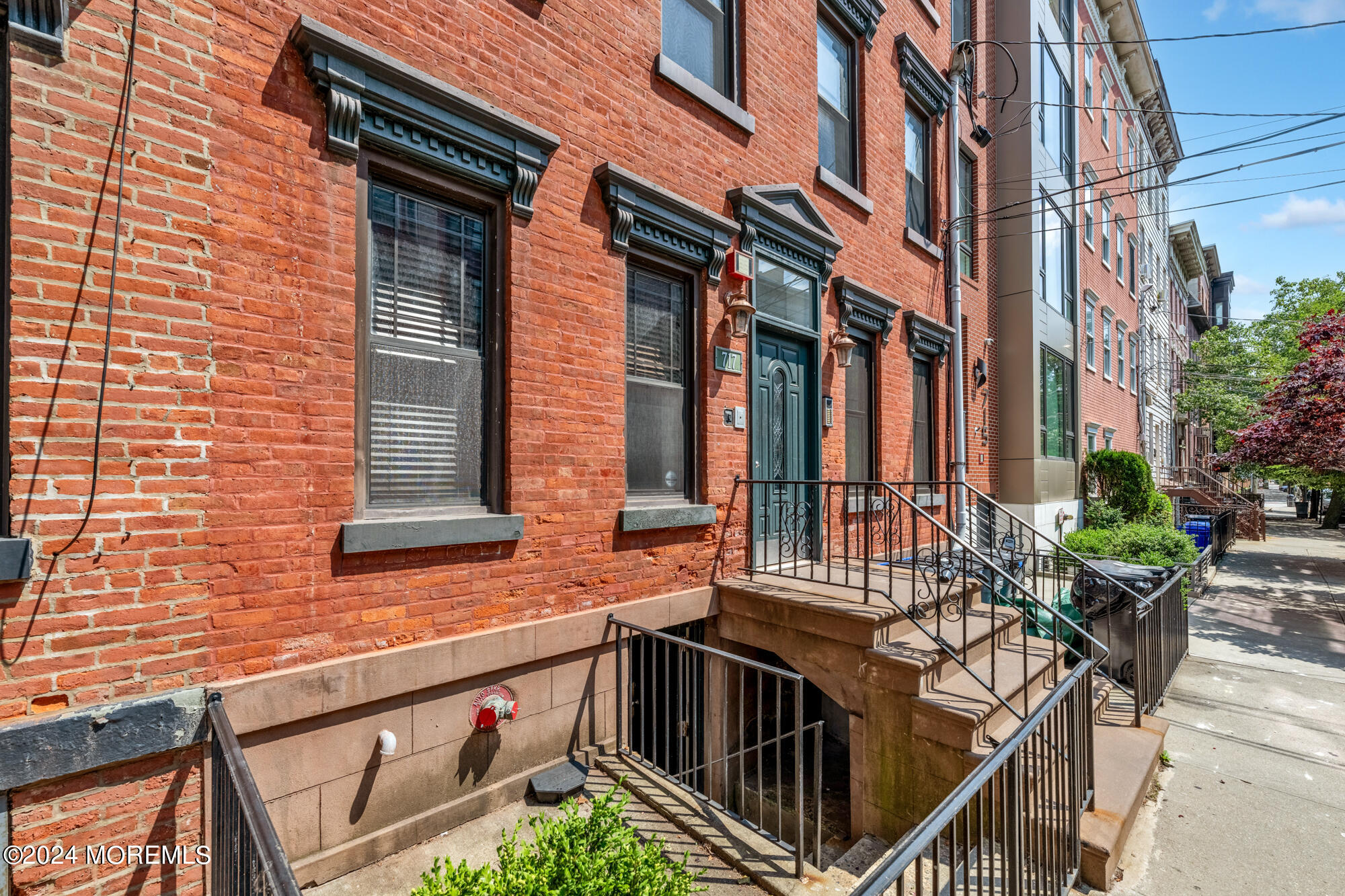 717 Adams Street, 4L